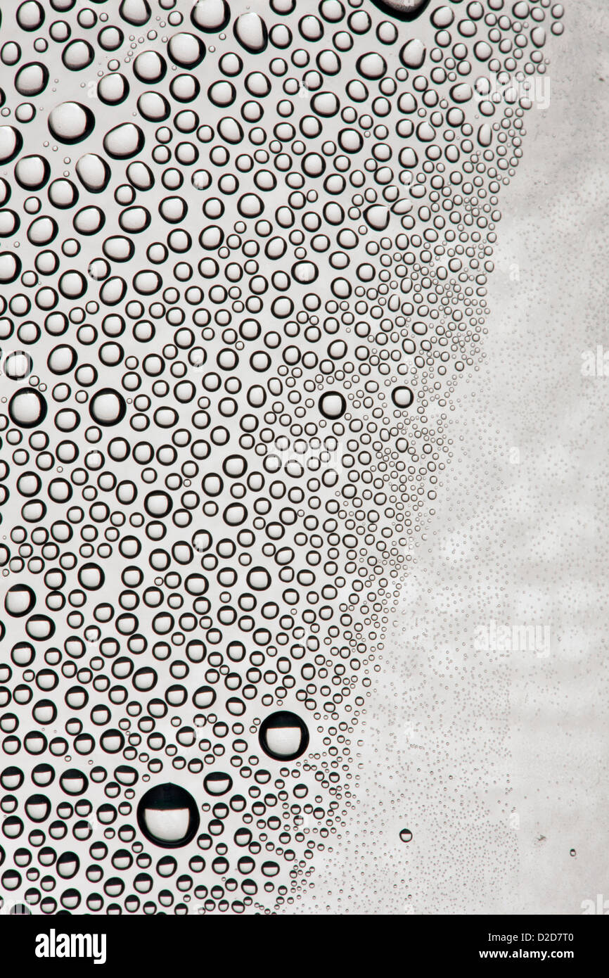 Kondensation auf einer glänzenden Oberfläche Stockfoto