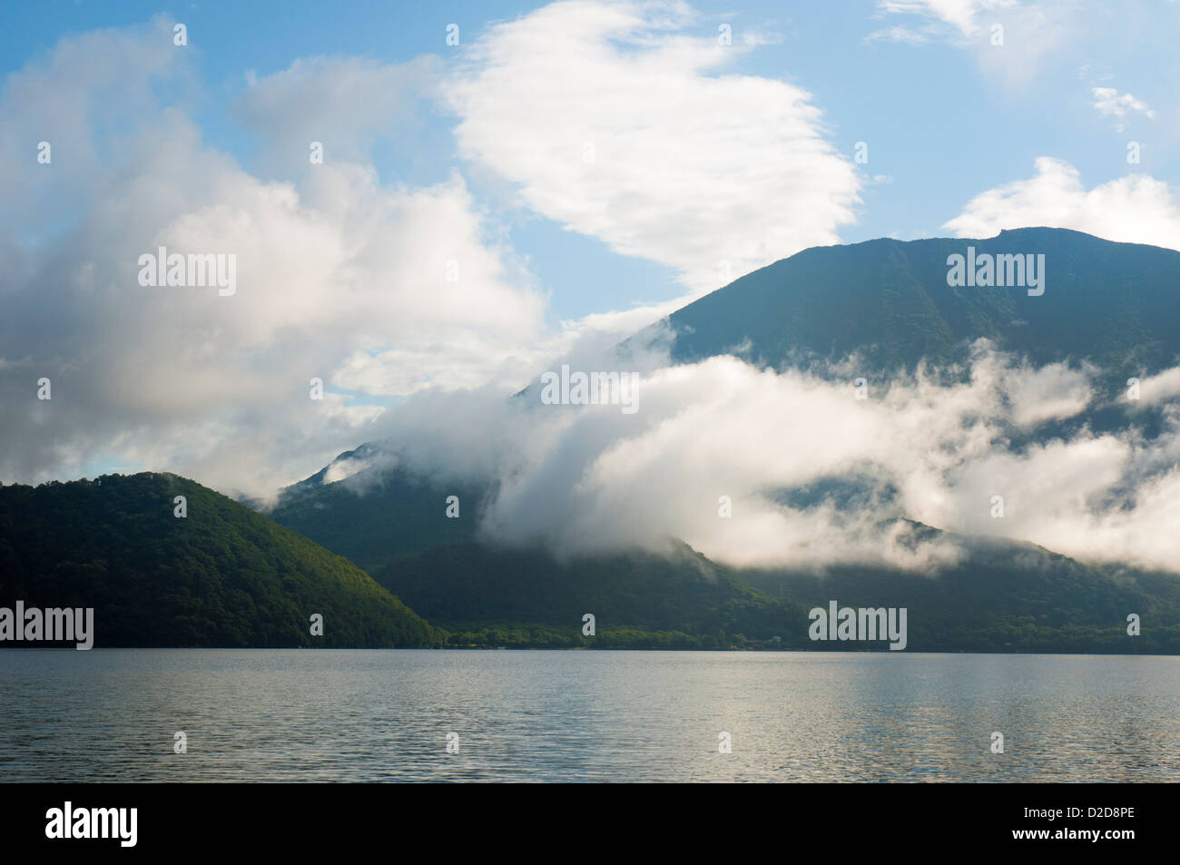 Berglandschaft mit Wolken-Bildung Stockfoto