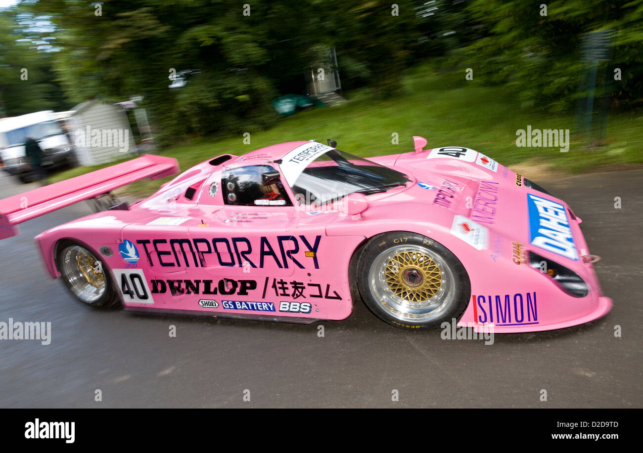 Panorama Bild von 1990 Spice-Cosworth SE90C mit Fahrer Desiré Wilson auf die 2012 Goodwood Festival of Speed, Sussex, UK. Stockfoto