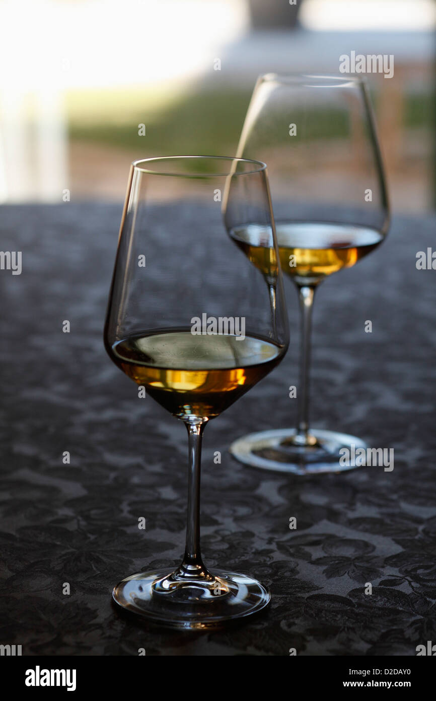 Zwei Gläser Wein bei einer Weinprobe Stockfoto