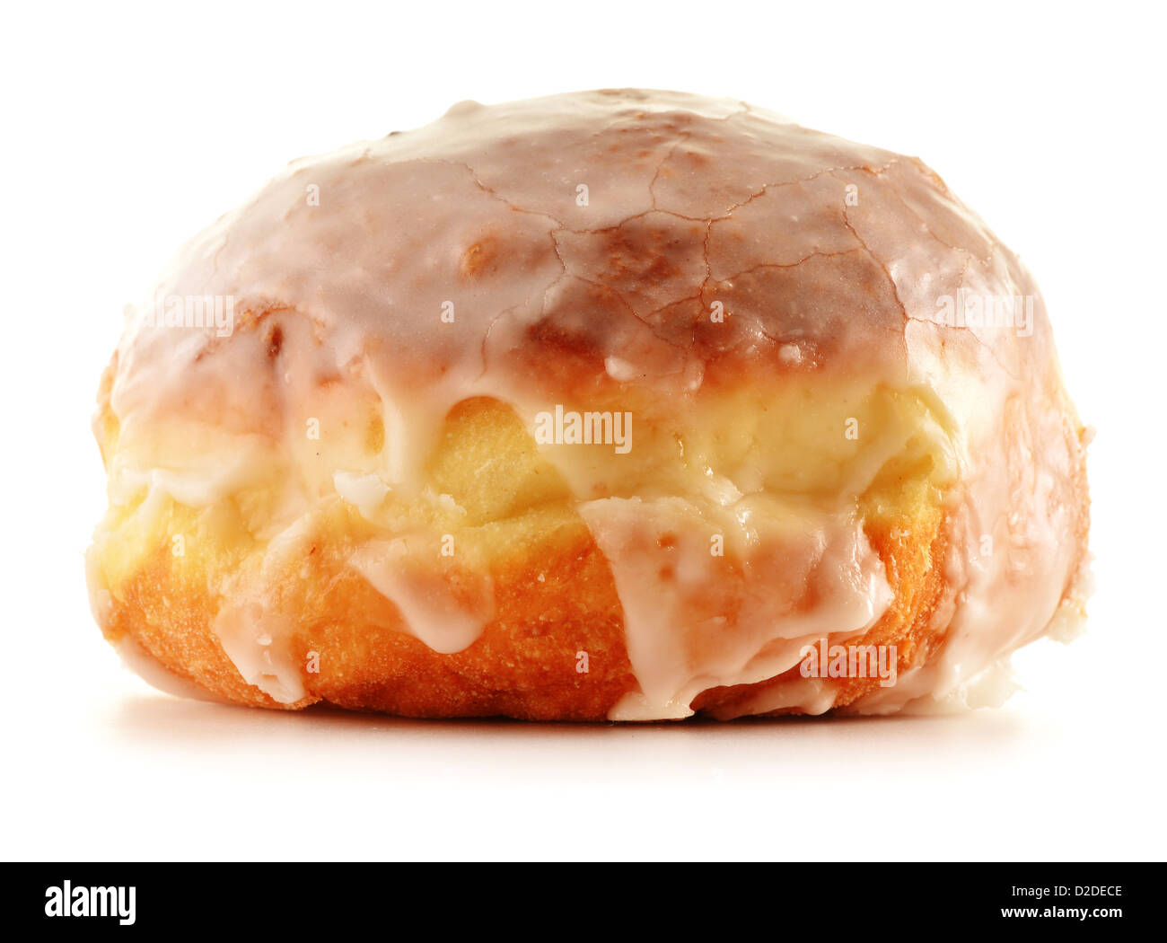 Frische süße Krapfen, isoliert auf weiss. Berliner mit Puderzucker, Schokolade und Nüssen Stockfoto