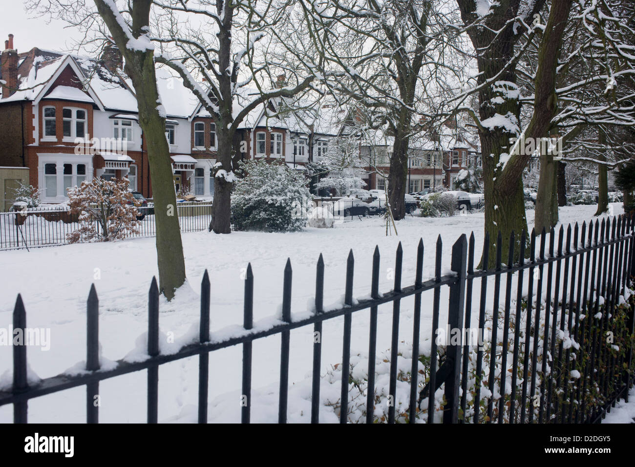 Die privat gepflegt Lane Hofgartens in Dulwich Dorf, Southwark in mitten im Winter Schnee. Stockfoto