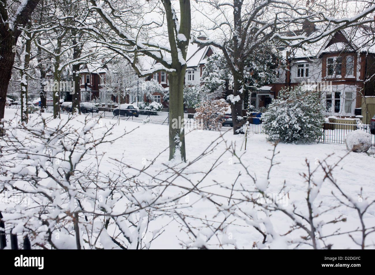 Die privat gepflegt Lane Hofgartens in Dulwich Dorf, Southwark in mitten im Winter Schnee. Stockfoto