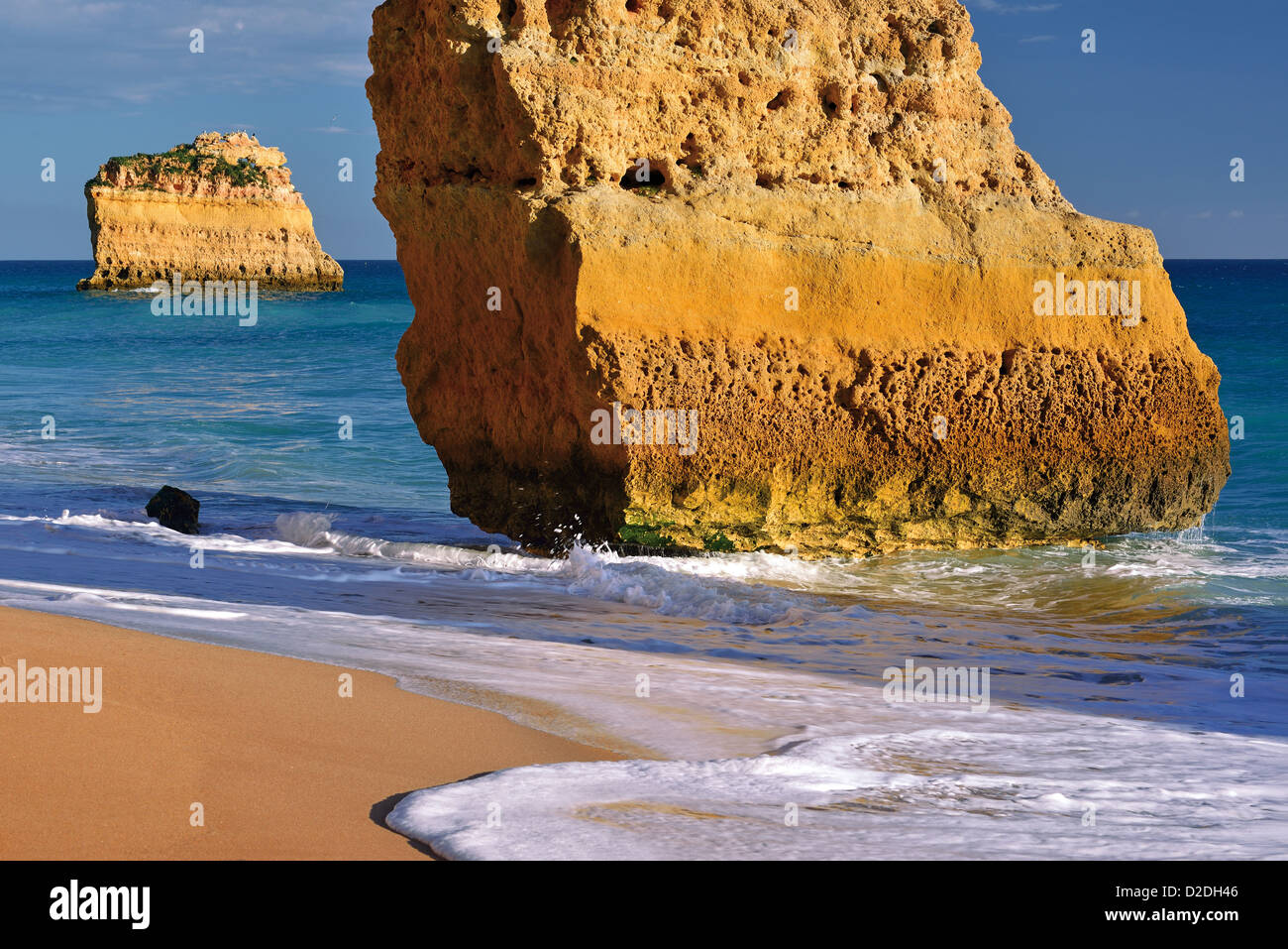 Portugal, Algarve: Felsformationen am Strand Praia da Marinha Stockfoto
