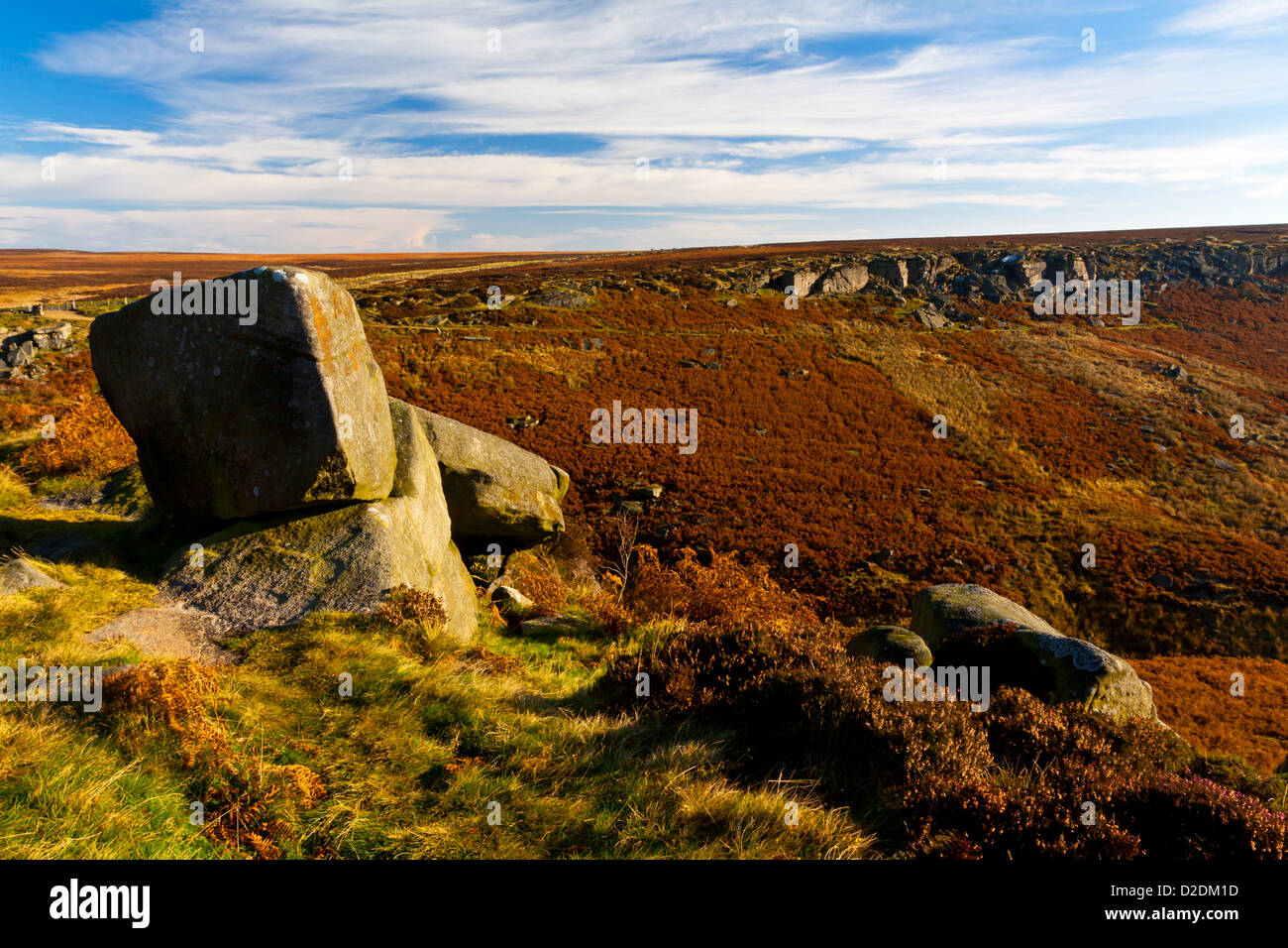 Herbstlandschaft bei Burbage Felsen in der Nähe von Hathersage im Peak District Nationalpark Derbyshire England UK mit Heidekraut moorland Stockfoto