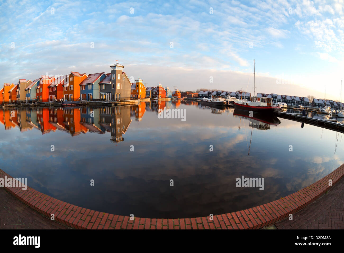 Fisheye Blick auf Reitdiephaven in Groningen nach Sonnenaufgang Stockfoto
