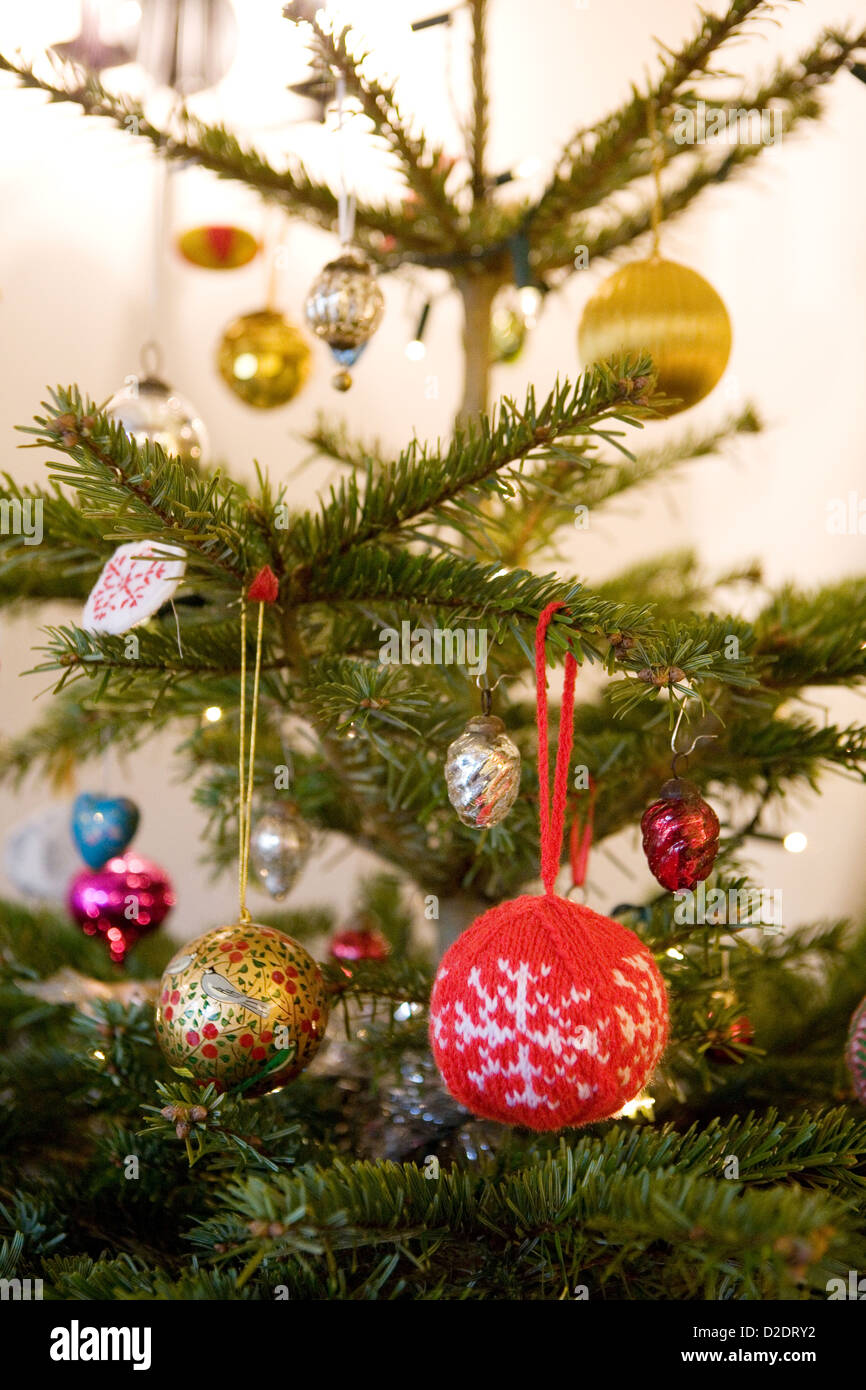 Kugeln und tannenbaum Fotos und Bildmaterial in hoher Auflösung Alamy