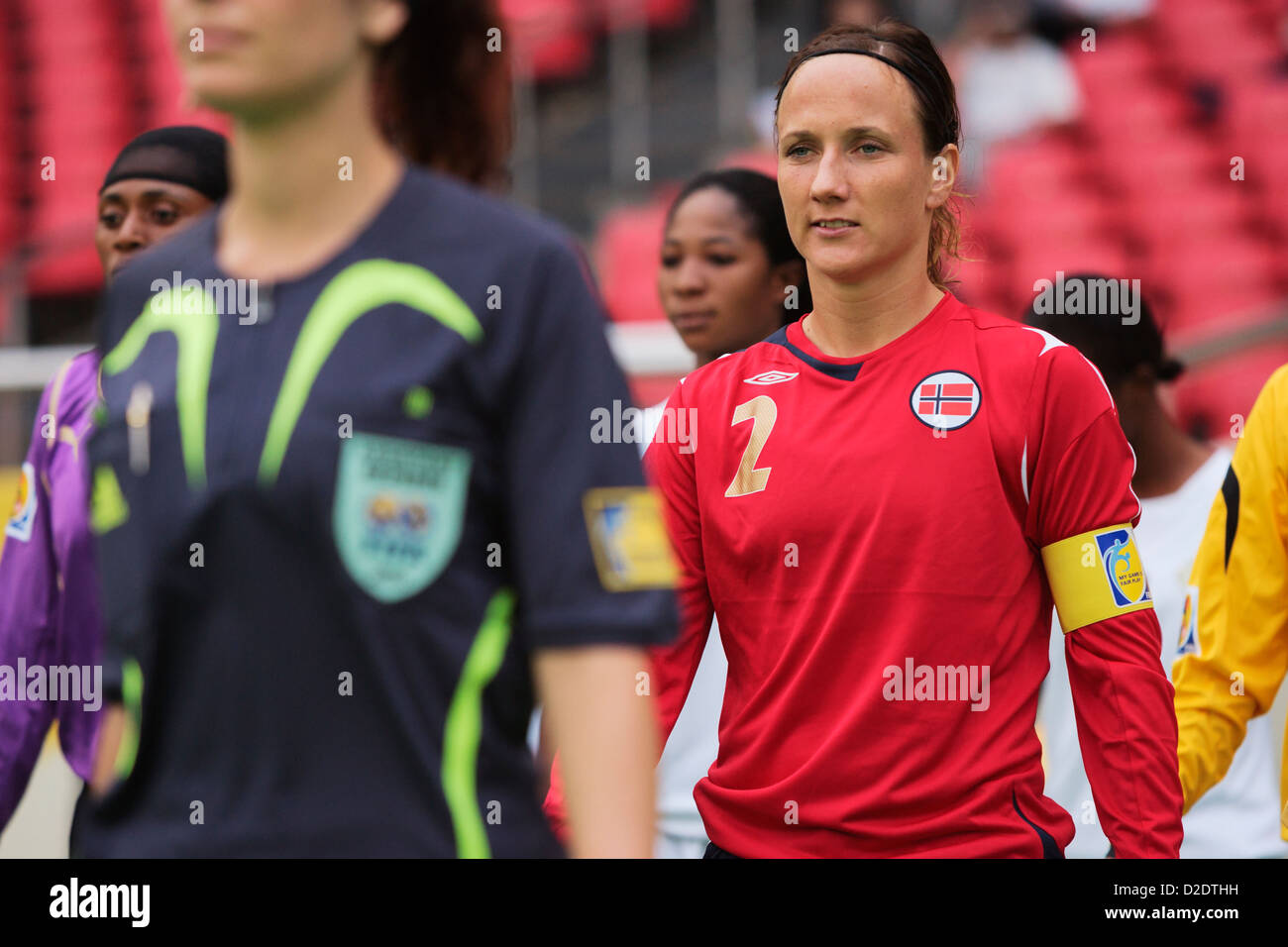 Norwegen-Team-Kapitän Ane Stangeland Horpestad (2) nimmt das Feld für eine FIFA Frauen Welt Cup Gruppe C Spiel gegen Ghana. Stockfoto