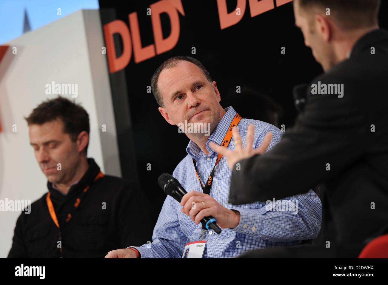 München/Deutschland - Januar 21: Albert Wenger (Union Square Ventures, m.) spricht auf dem Podium bei der Digital Life Design (DLD) Konferenz im HVB Forum am 21. Januar 2013 in München. DLD ist eine internationale Konferenz und Kultur, neue Medien, Wirtschaft und sozialen Führer, Meinungsbildnern und Investoren für Crossover Unterhaltung und Inspiration verbindet. (Foto: picture-Alliance/Jan Haas) Stockfoto