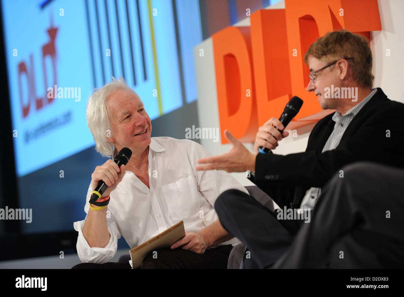 München/Deutschland - Januar 21: Spencer Reiss spricht mit David Kenny (General Catalyst, r.) auf dem Podium während der Digital Life Design (DLD) Konferenz im HVB Forum am 21. Januar 2013 in München. DLD ist eine internationale Konferenz und Kultur, neue Medien, Wirtschaft und sozialen Führer, Meinungsbildnern und Investoren für Crossover Unterhaltung und Inspiration verbindet. (Foto: picture-Alliance/Jan Haas) Stockfoto