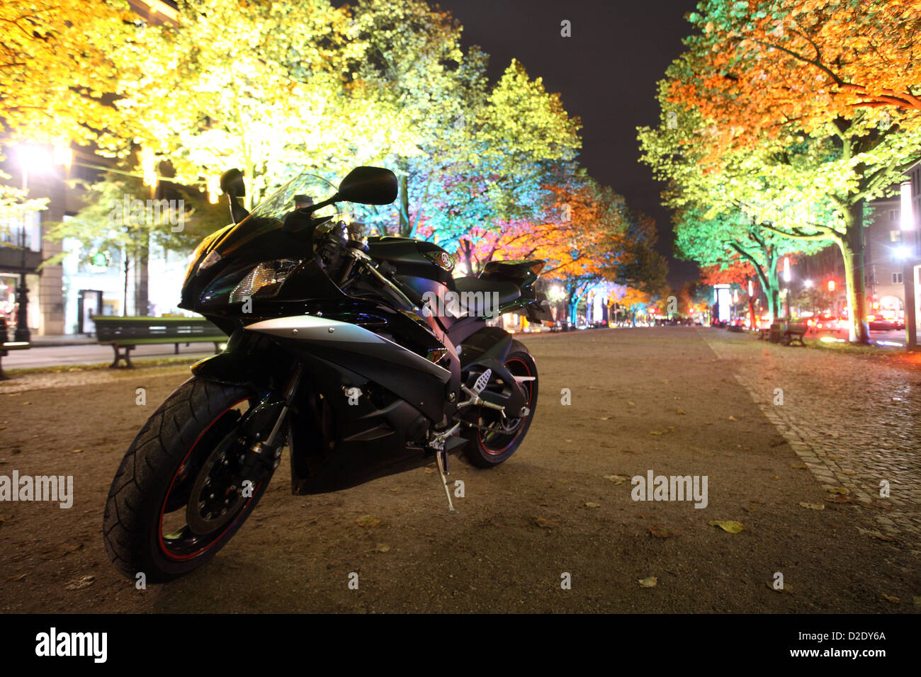 Berlin, Deutschland, parkte ein sportliches Motorrad Yamaha R6 Unter Den Linden Stockfoto