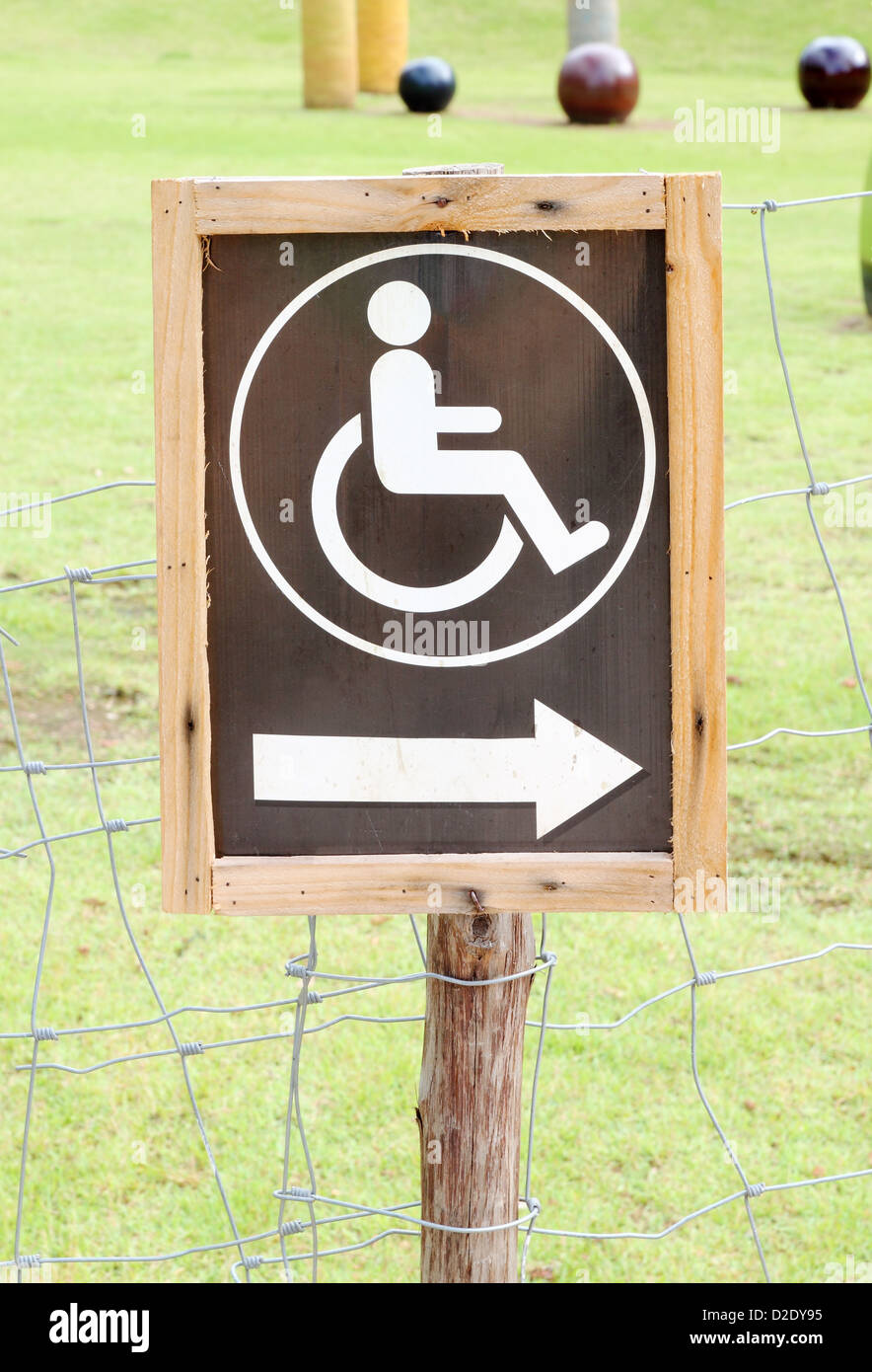 Holz Schild für ungültige Person Eintritt in den park Stockfoto