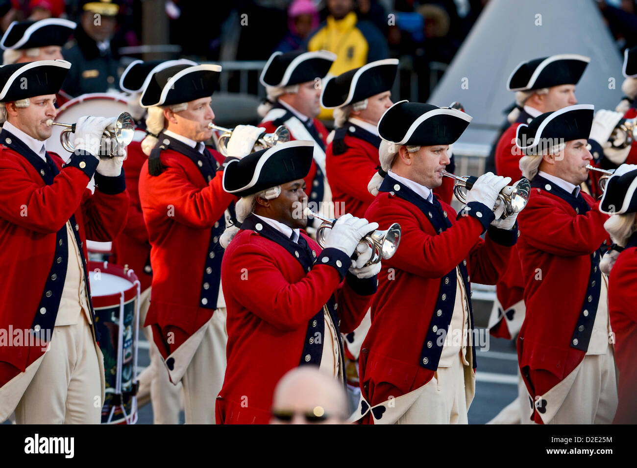 Die Armee alte Garde Fife und Drum Corps Märsche in der Einweihung-Parade für die 57. Presidential Inauguration Zeremonie 21. Januar 2013 in Washington, DC. Stockfoto