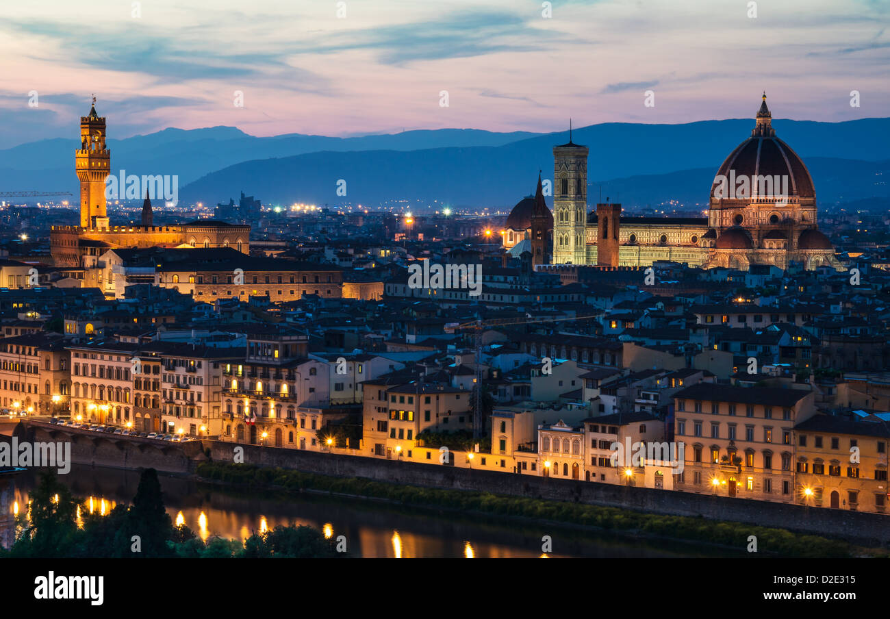 Florenz Kuppel, Campanile-Turm und Palazzo Vecchio, Nachtansicht, Toskana in Italien Stockfoto
