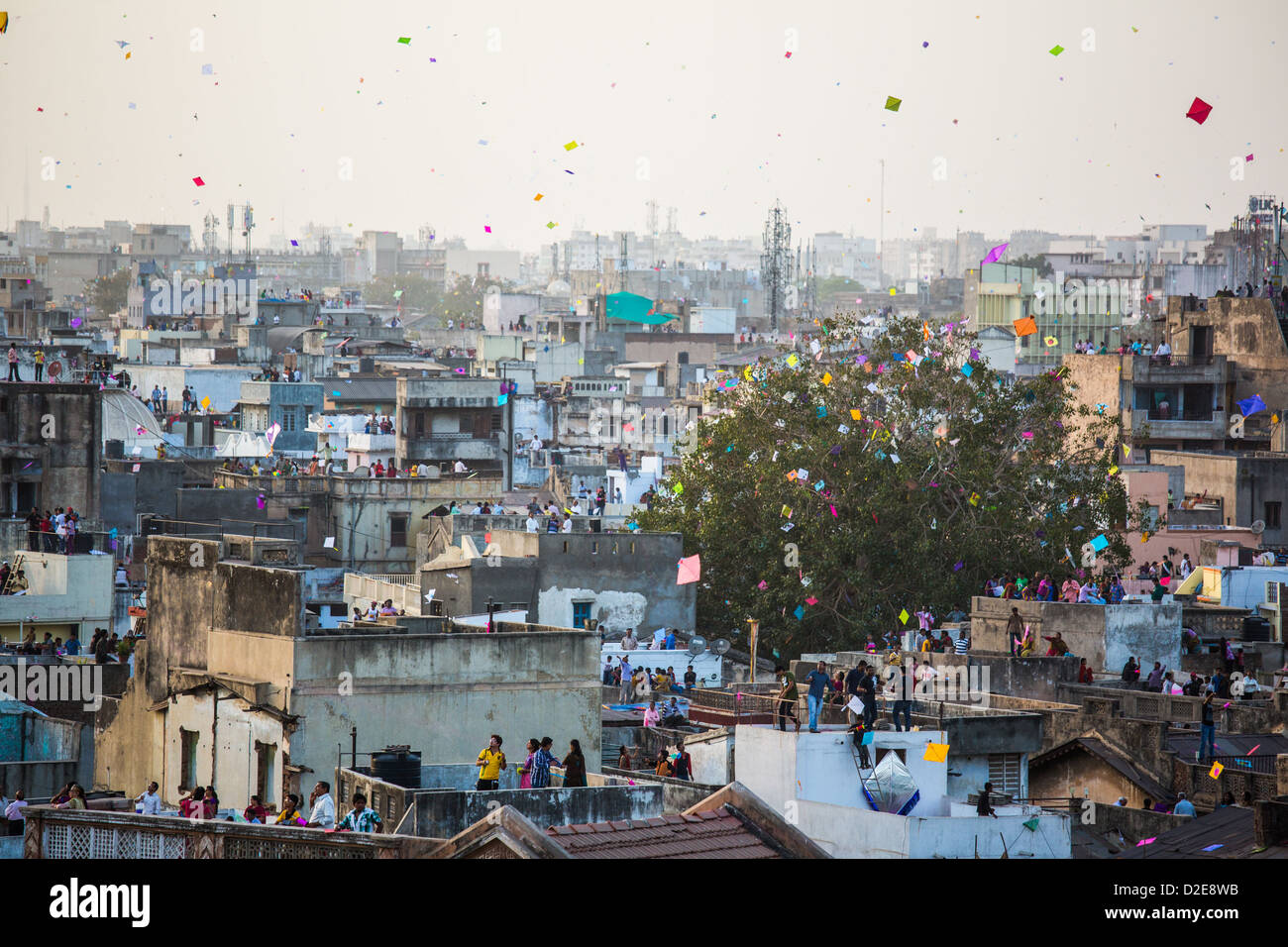 Drachenfest oder Uttarayan in Ahmedabad, Gujarat, Indien Stockfoto