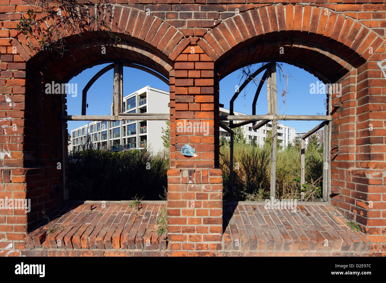 Berlin, Deutschland, einen Blick durch die Wand des ehemaligen zentralen Viehhof und Schlachthof, die neue Hausburgviertel Stockfoto