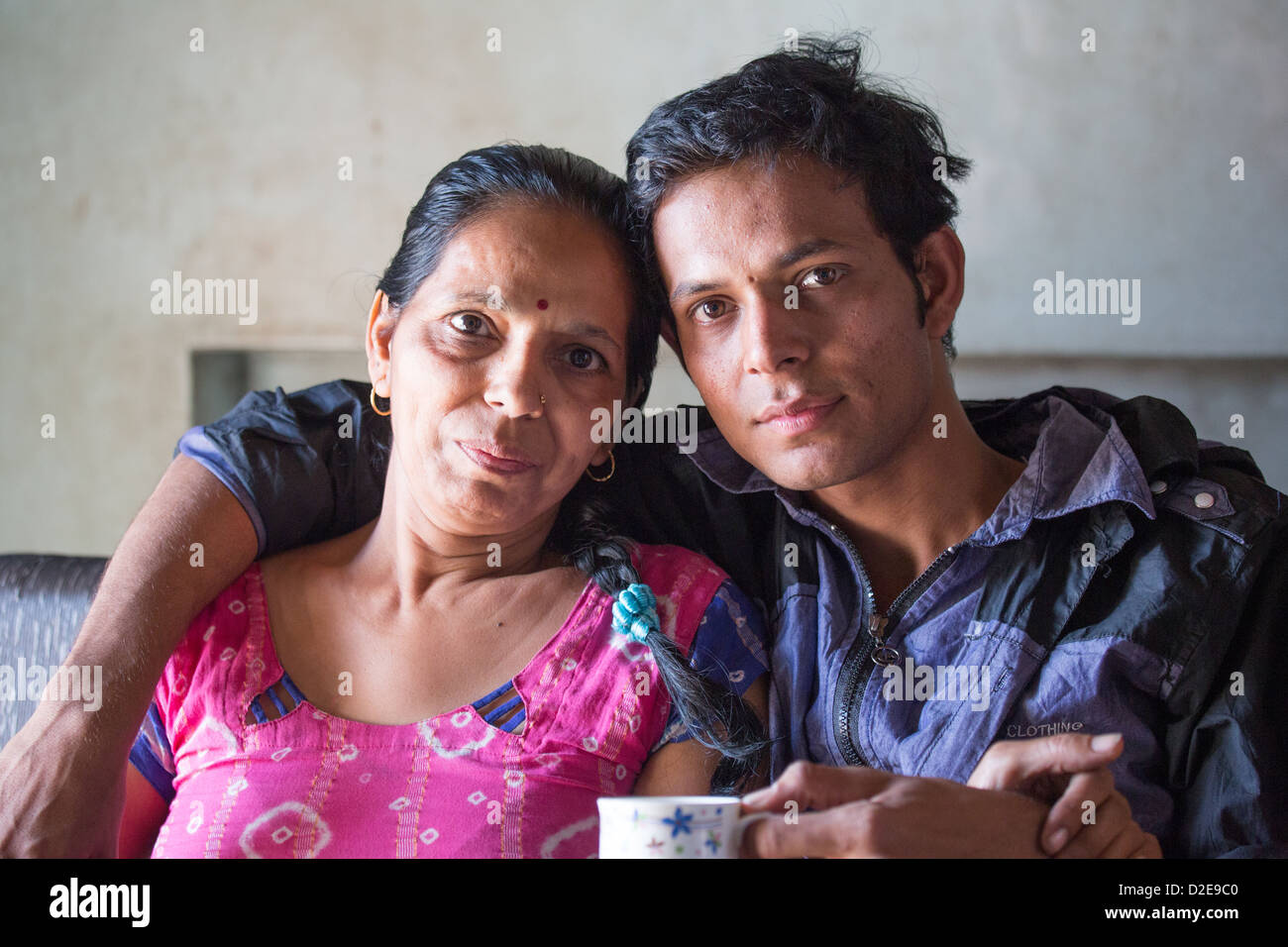 Mutter und Sohn, Ahmedabad, Gujarat, Indien Stockfoto