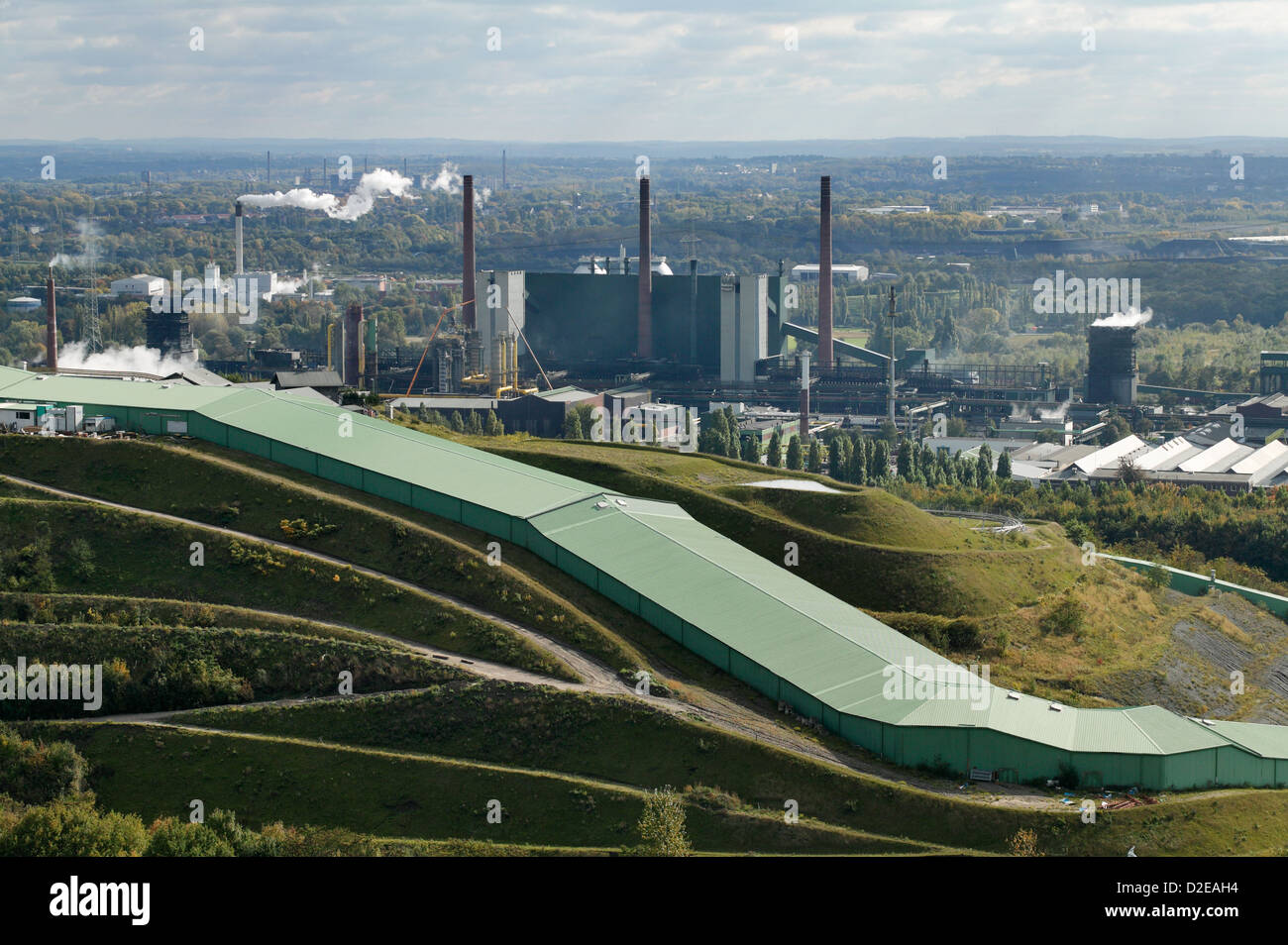 Bottrop, Deutschland und Blick auf das Alpin Center Bottrop und die Kokerei Prosper Stockfoto