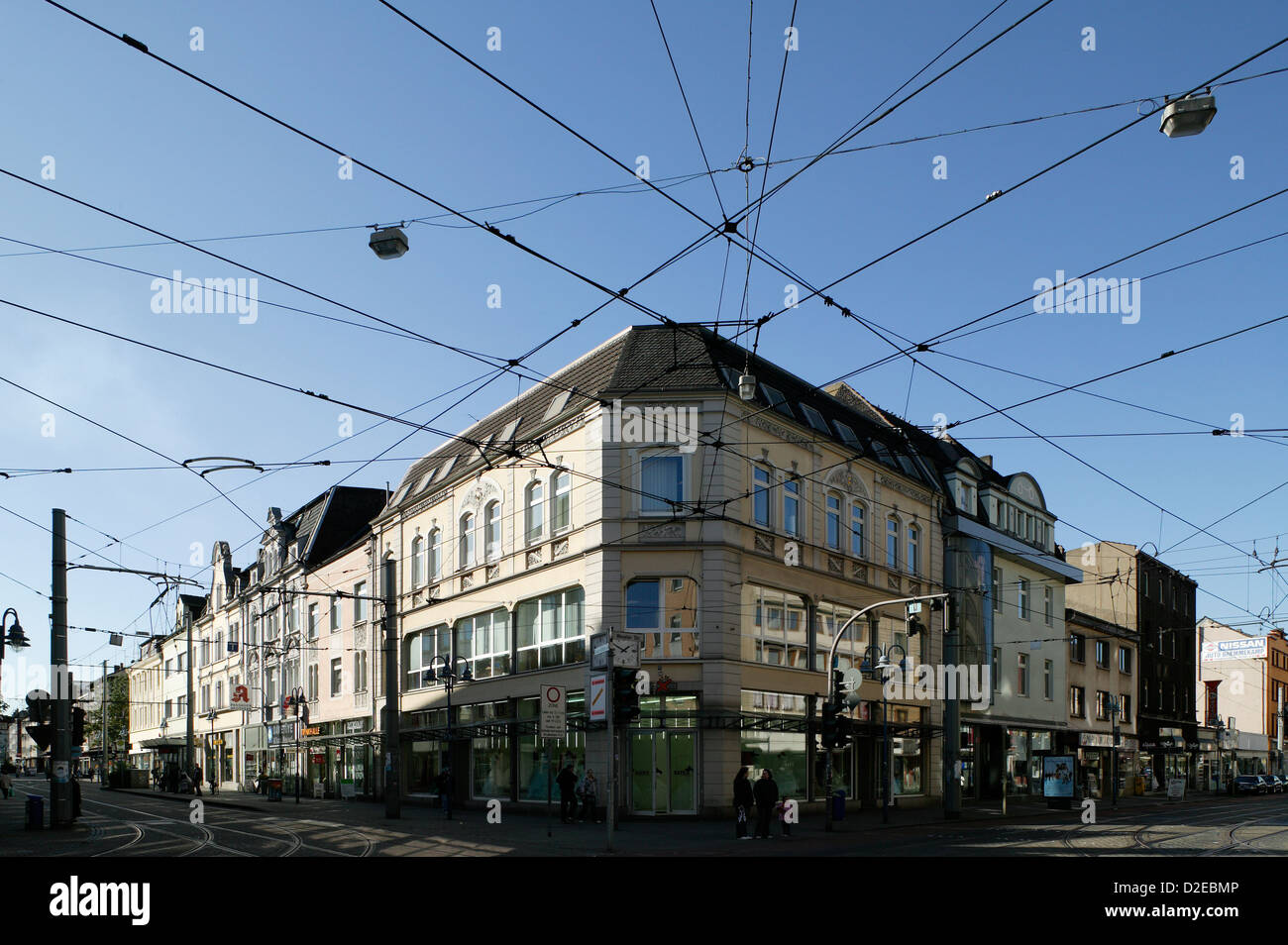 Duisburg, Deutschland, Wohngebäude und Oberleitungen der Straßenbahn Stockfoto