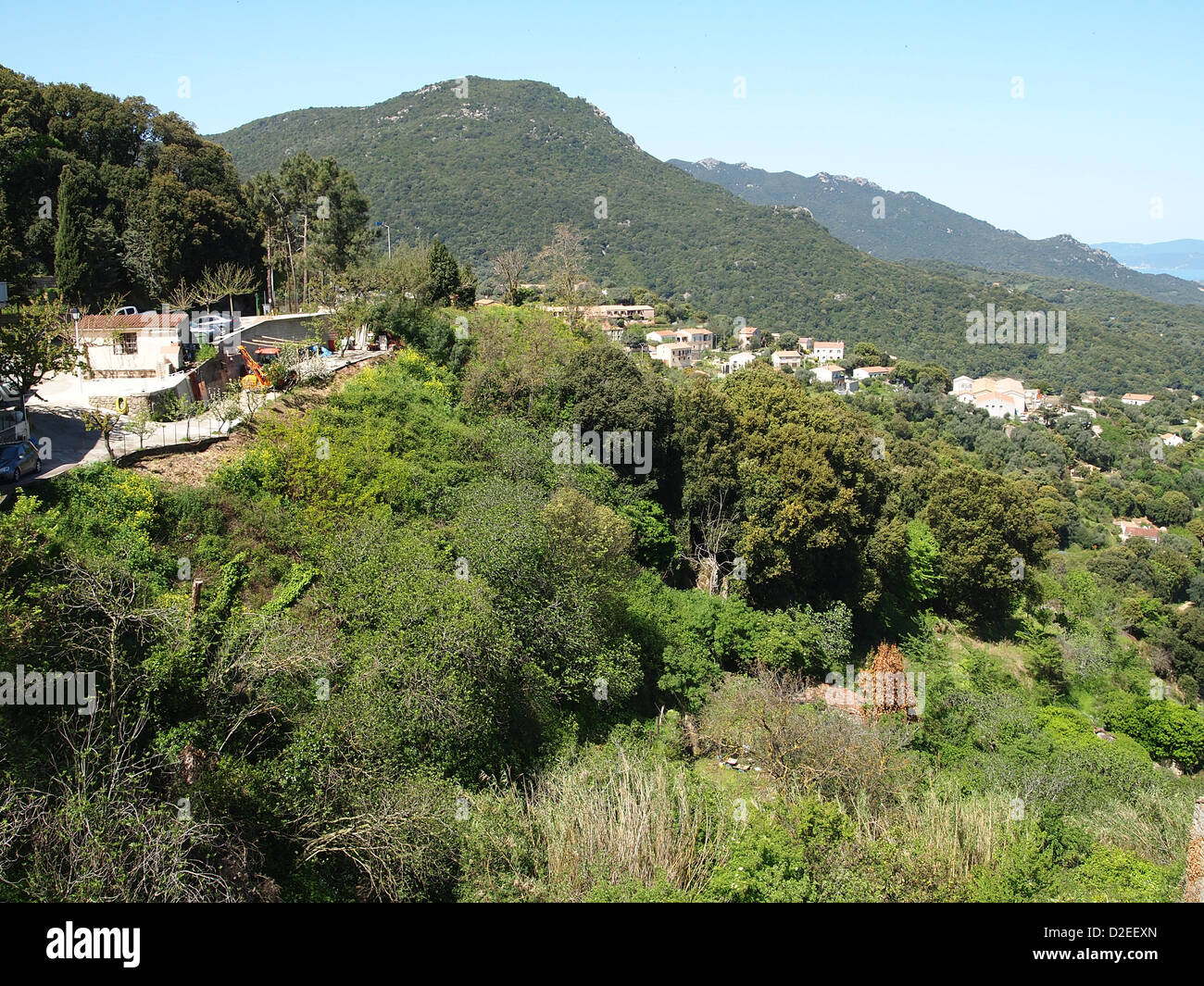 Ein kleines Dorf auf einem Hügel in der Nähe von sartene auf Korsika Stockfoto