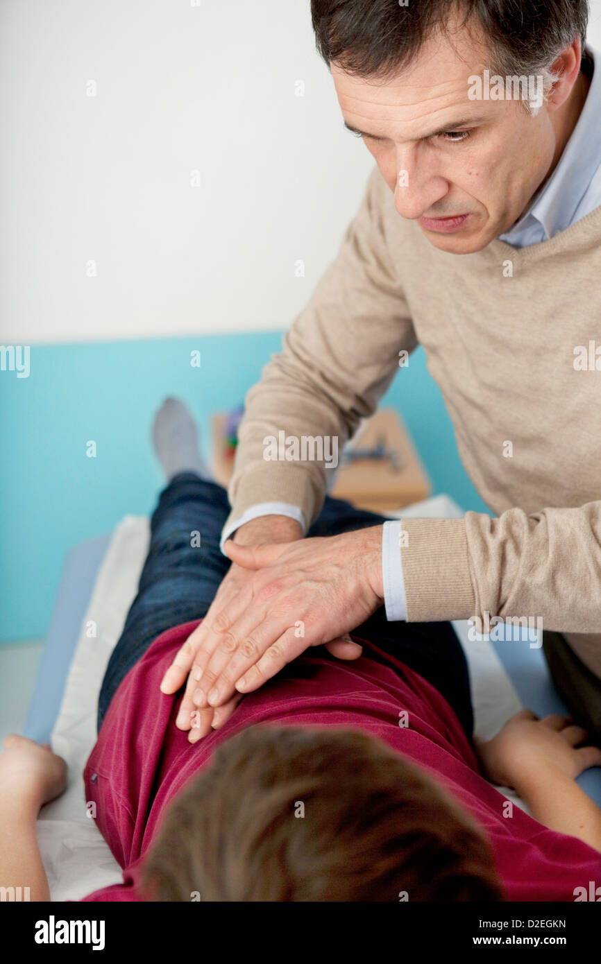 BAUCH SEMIOLOGIE KIND Stockfoto