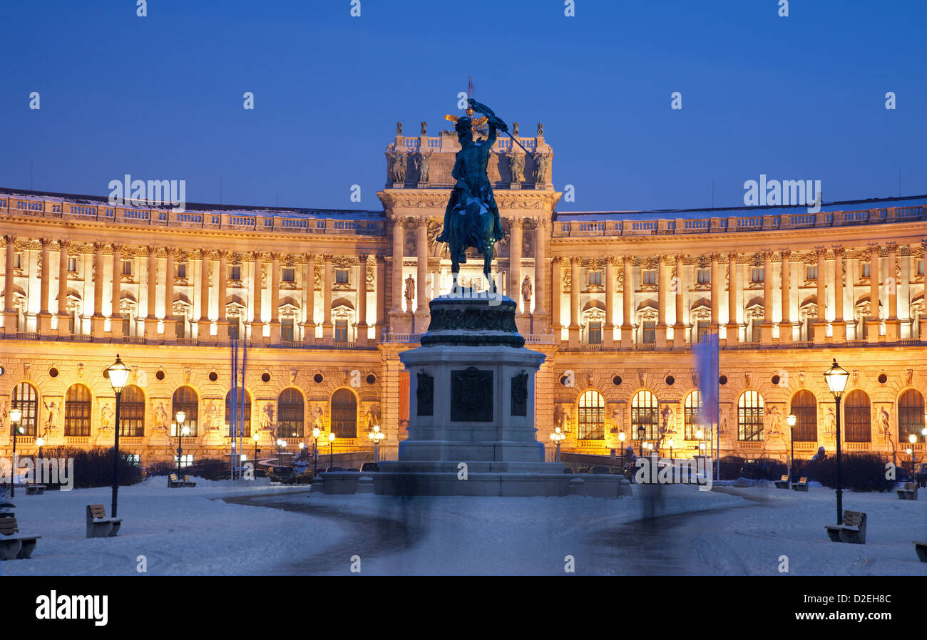 Wien - Nationalbibliothek in der Winter-Dämmerung Stockfoto