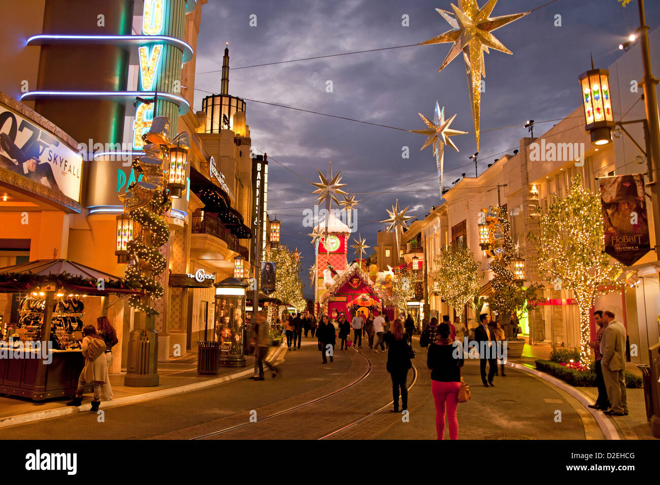 Weihnachts-Dekoration und Beleuchtung im The Grove, Shopping-Mall in Los Angeles, California, Vereinigte Staaten von Amerika, USA Stockfoto