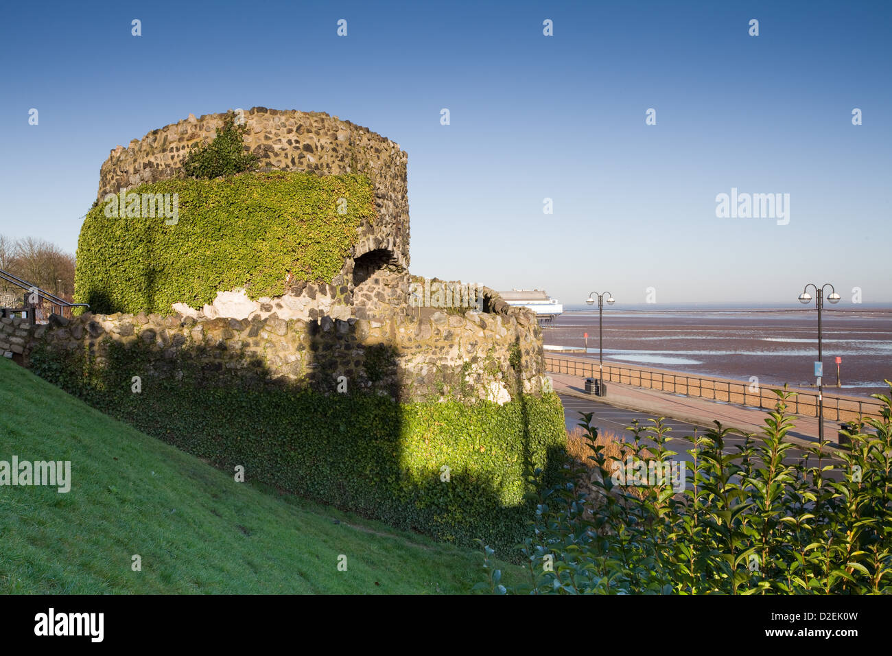 Cleethorpes, North East Lincolnshire, England, UK. 9. Januar 2013. Ross Castle am Meer und der promenade Stockfoto