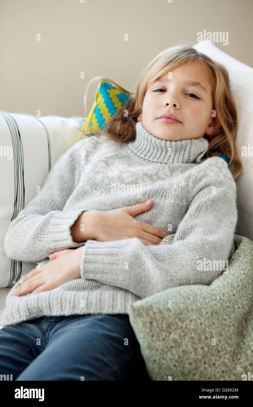 Kind 2 Jahre Nachts Bauchschmerzen Schmerzen oder knoten im bauch -Fotos und -Bildmaterial in hoher