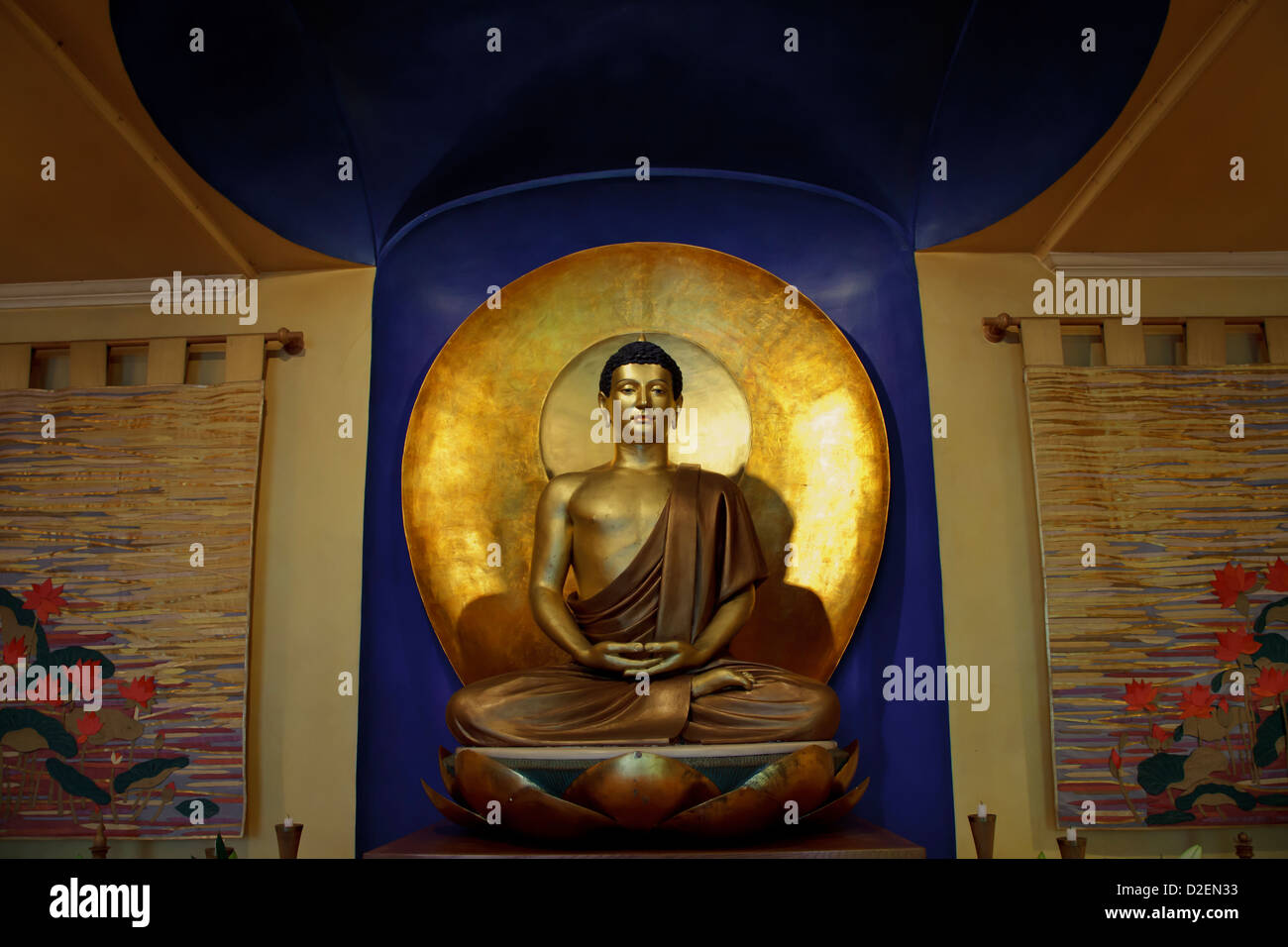 Sitzende Buddha-Statue im buddhistischen Zentrum London Stockfoto