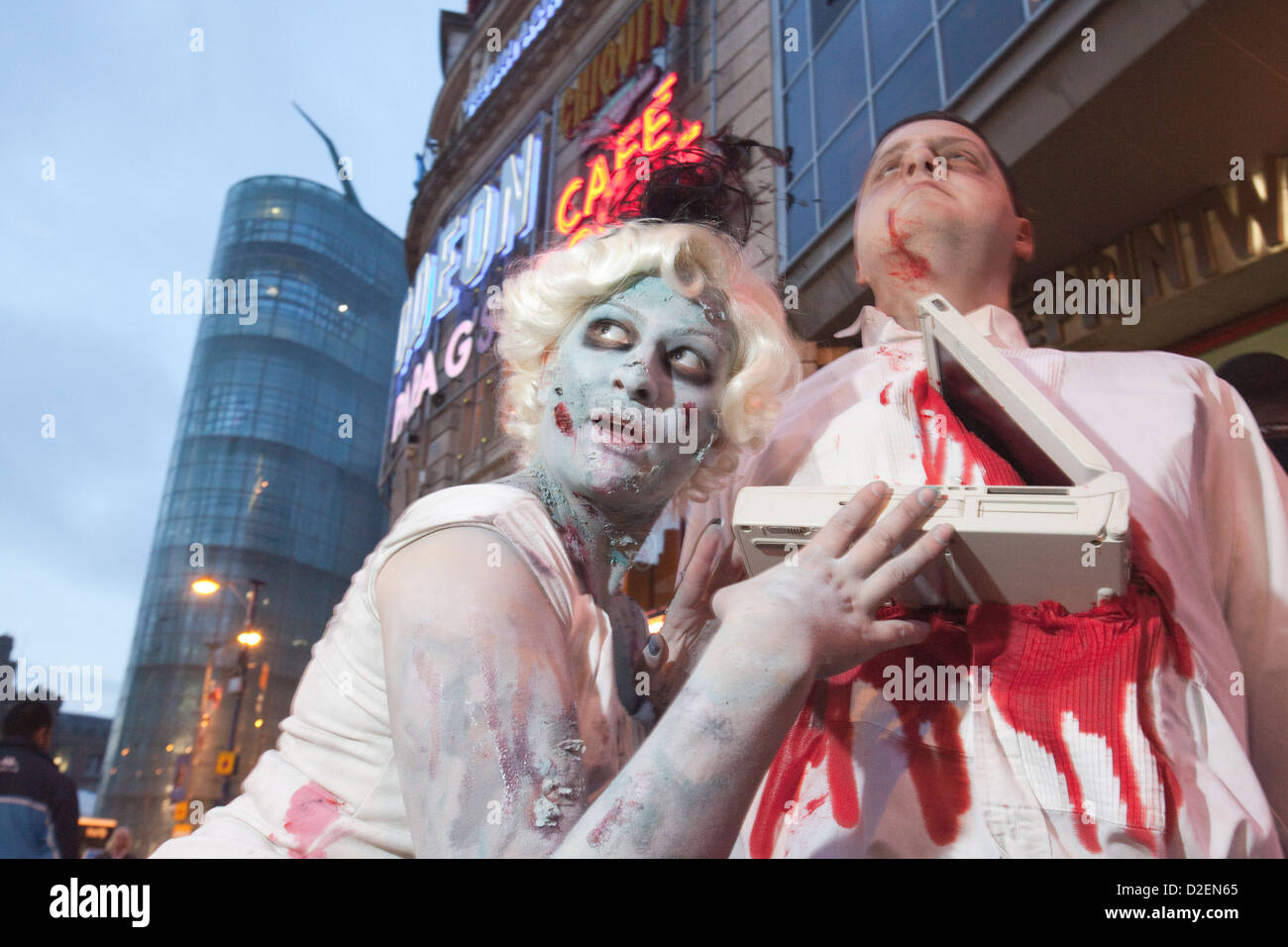 Zombie walk in Manchester am Printworks Komplex Stockfoto