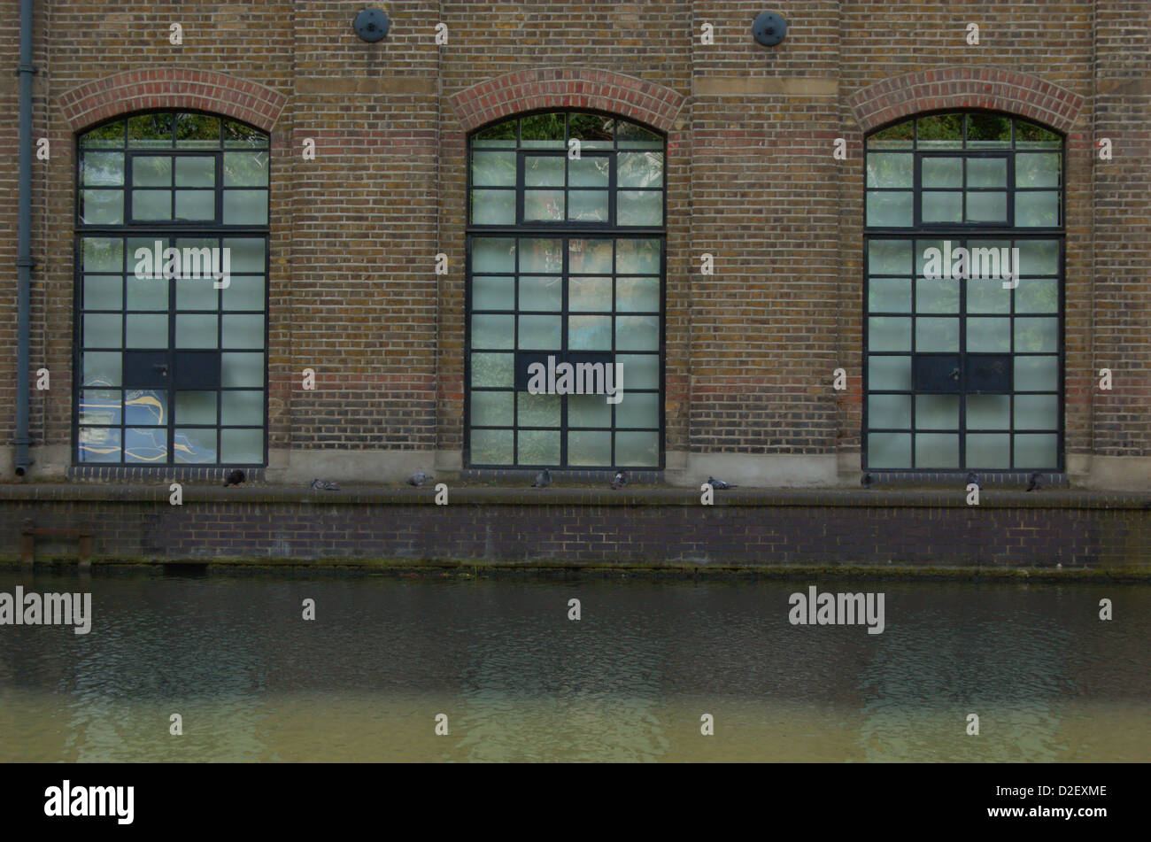 Backstein Lager Konvertierung angrenzend an die Regents Canal in London, England Stockfoto