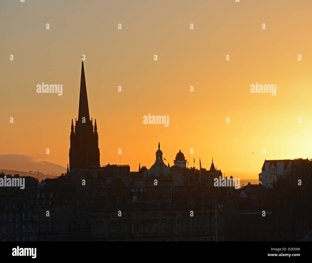 Edinburgh-Skyline bei Sonnenuntergang, gesehen vom Calton Hill Stockfoto