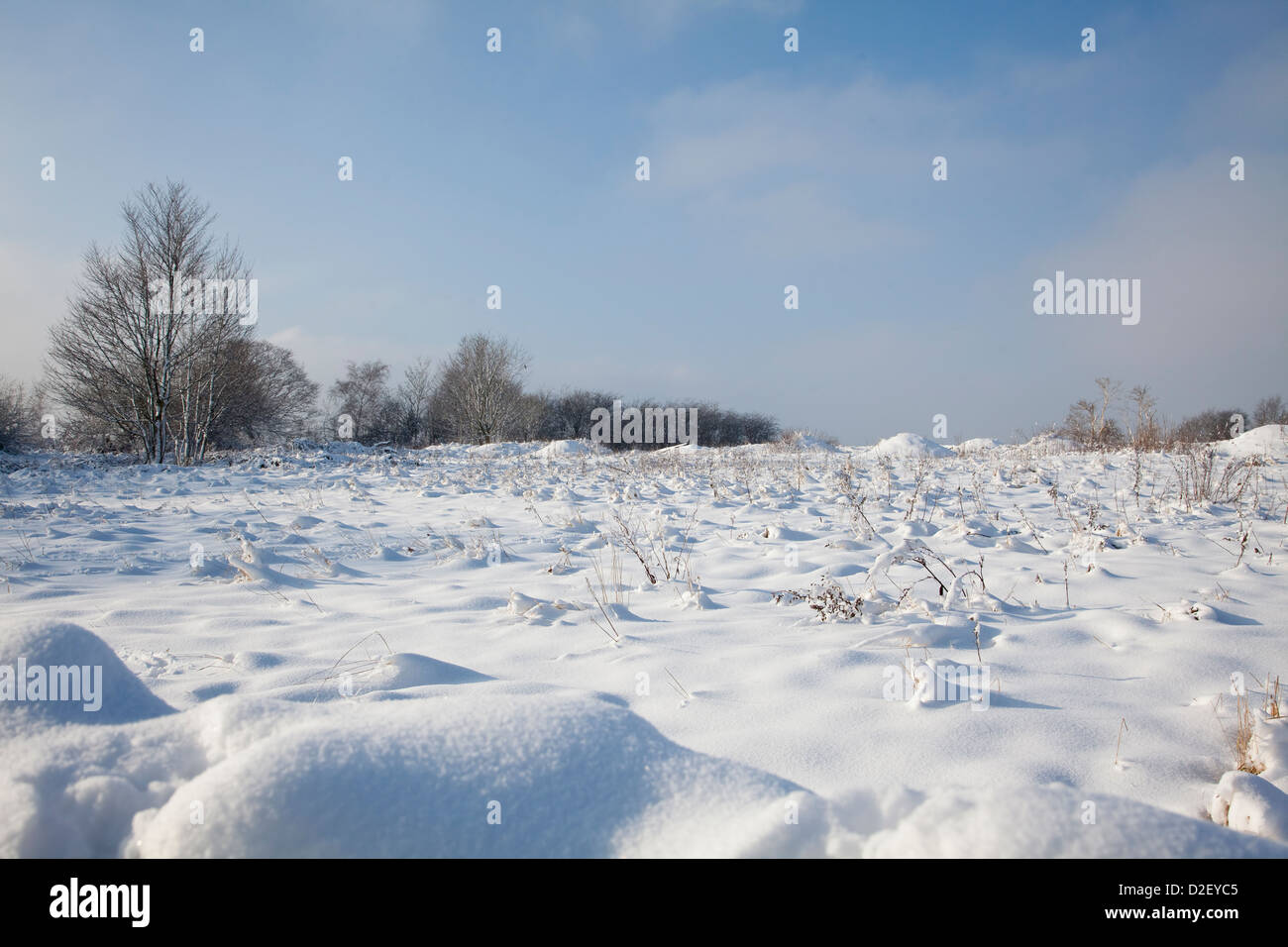 Abgelegenen Yorkshire Hügel in mitten im Winter mit schweren Schnee bedeckt Stockfoto