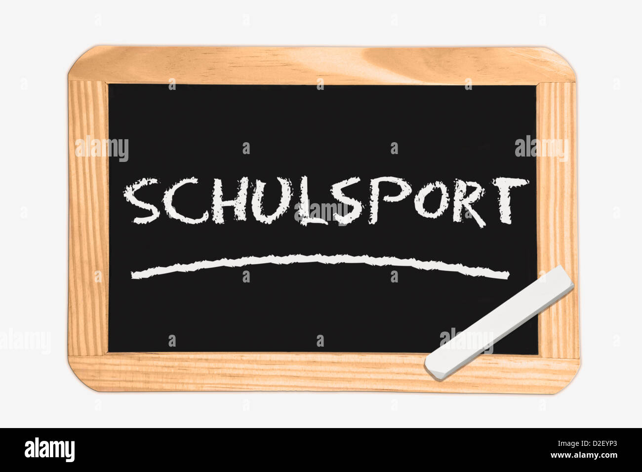 Detail-Foto von einer Tafel mit der deutschen Inschrift Schulsport, weiße Kreide liegt in einer Ecke Stockfoto
