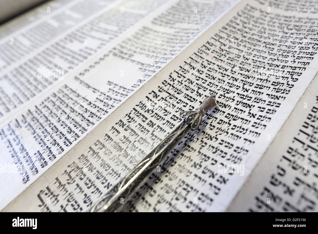 Thora Rolle Torah jewish -Fotos und -Bildmaterial in hoher Auflösung – Alamy