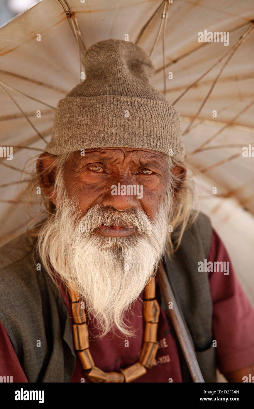 Hinduistische Pilger auf dem Pilgerweg Goverdan Parikrama Goverdan. Indien. Stockfoto
