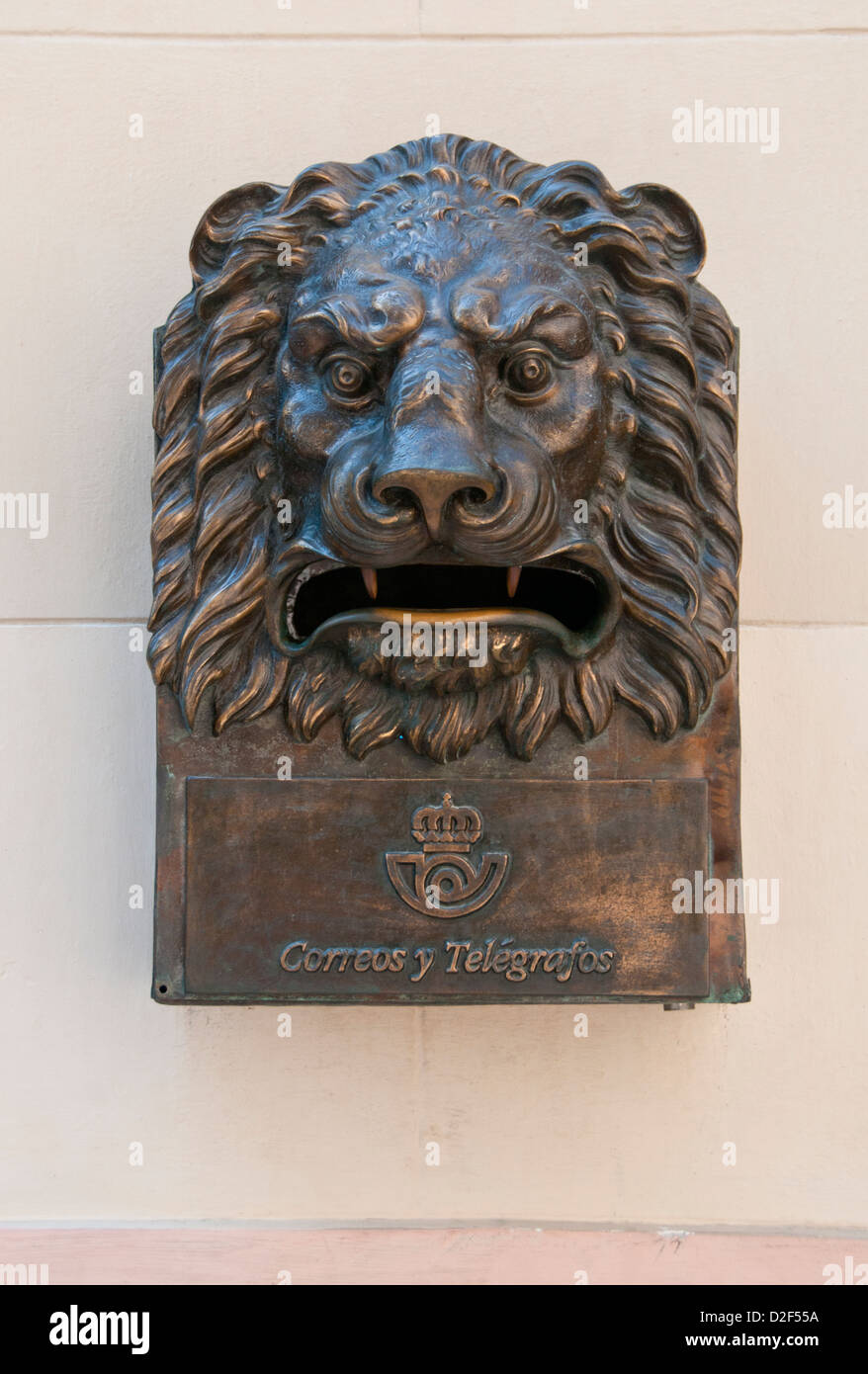 Alte Löwen Kopf Postbox, Plaza San Francisco, Habana Vieja, Havanna, Kuba Stockfoto