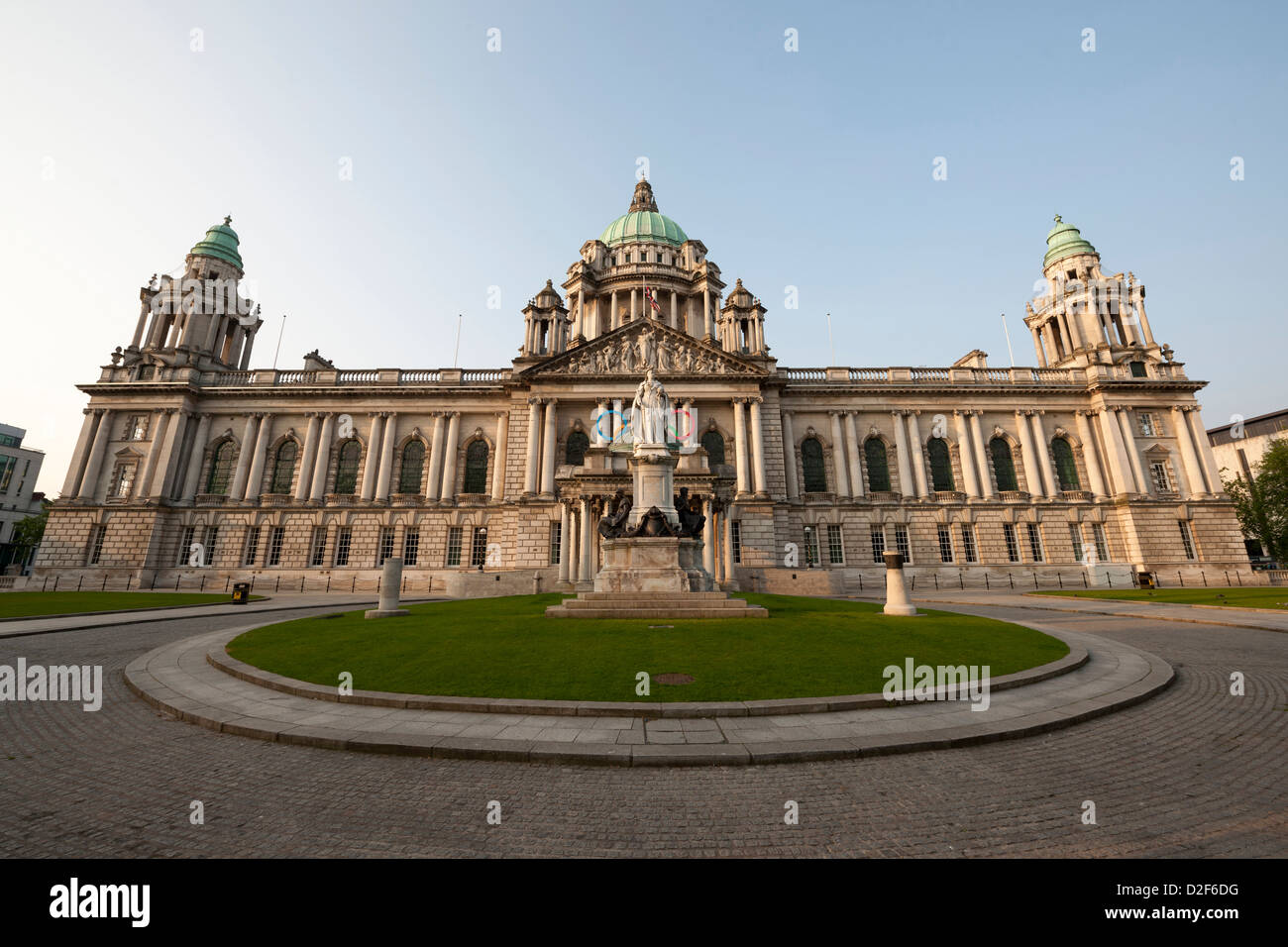 Im frühen Morgenlicht der Belfast City Hall Stockfoto