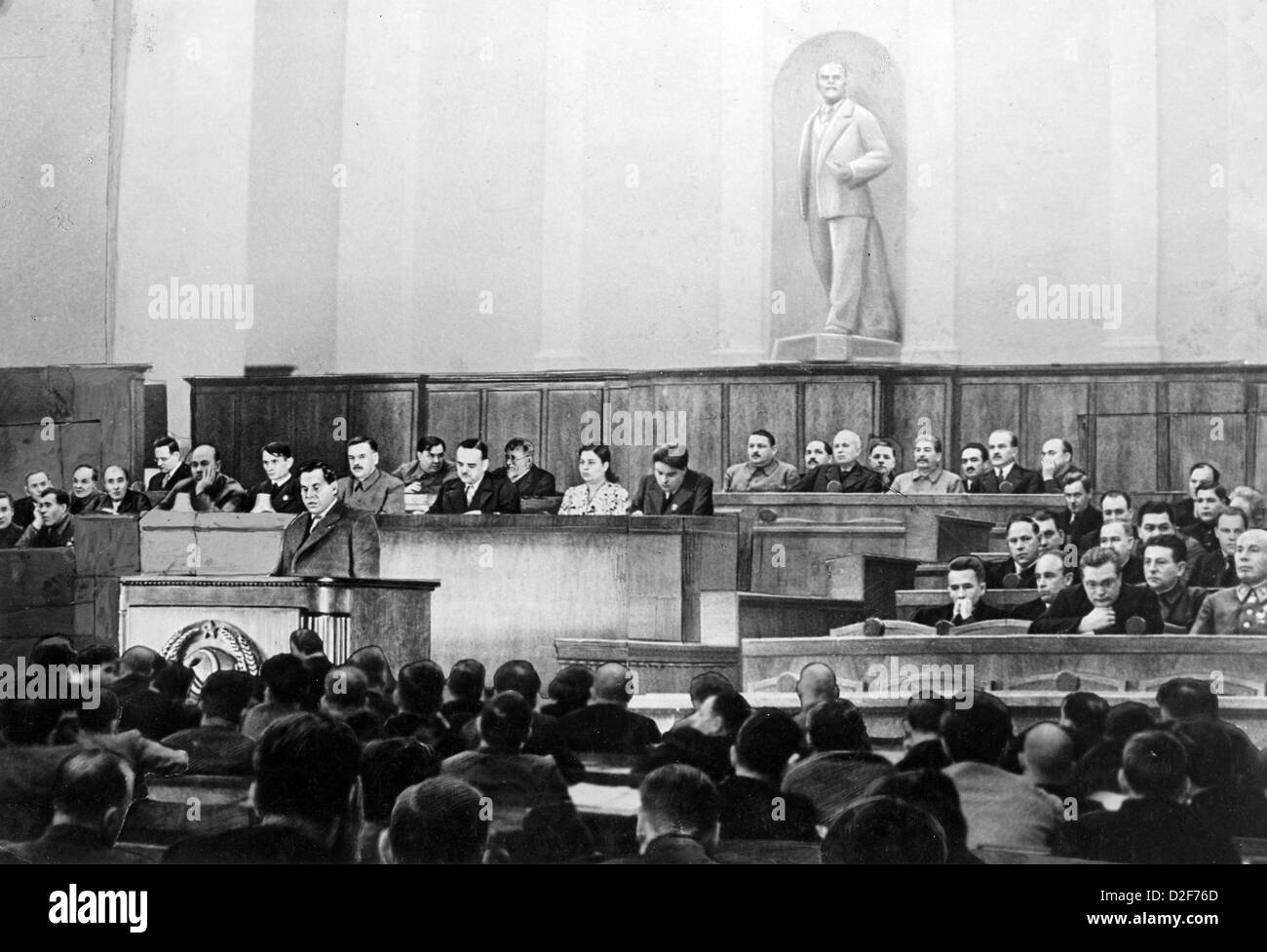 Obersten Sowjets der UdSSR 25. Februar 1941. Arseny Zverev, Volksrepublik Volkskommissar für Finanzen, Berichterstattung über den Staatshaushalt Stockfoto