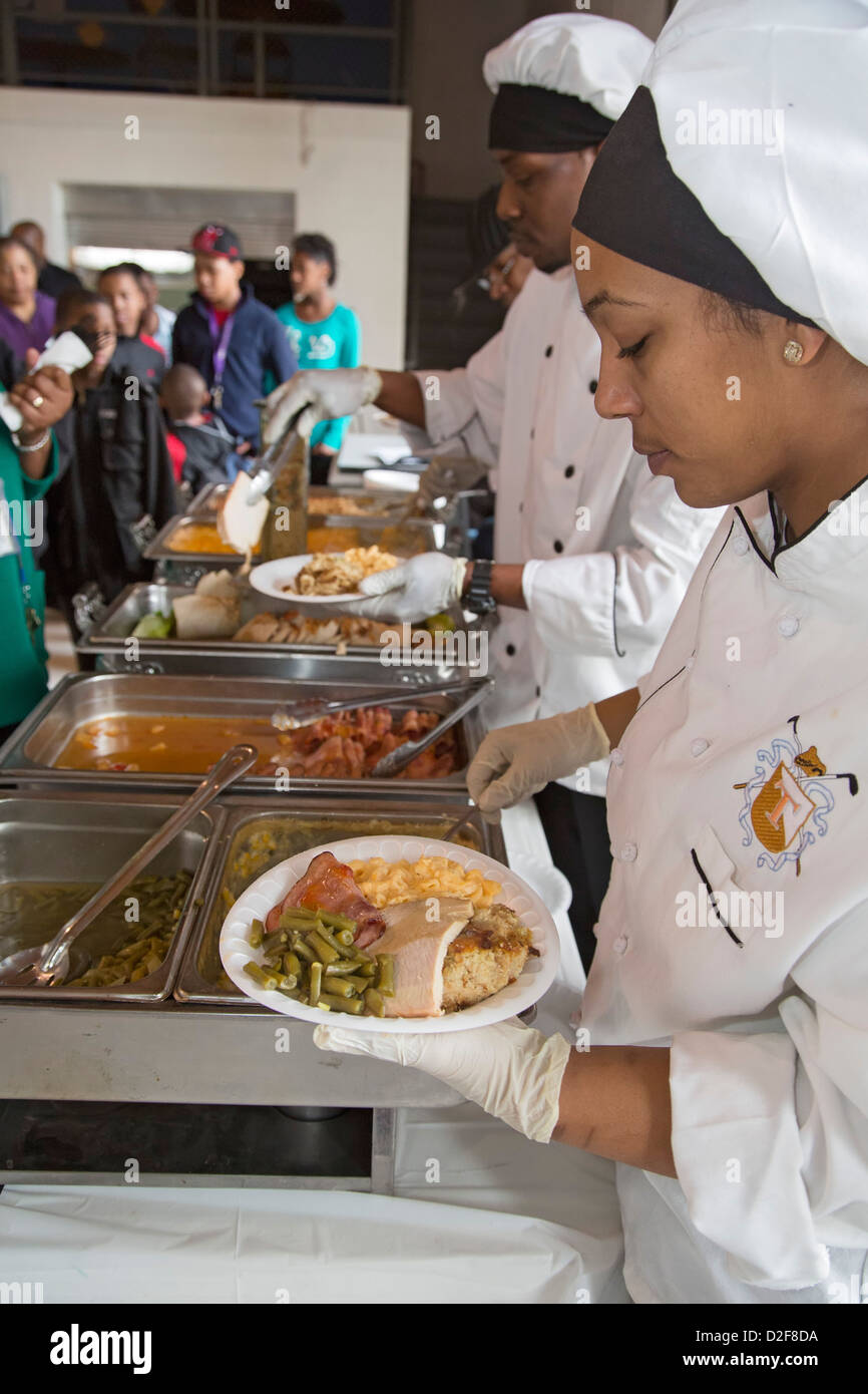 Detroit, Michigan - eine Mahlzeit serviert für die Bewohner der Heilsarmee Unterschlupf für obdachlose Frauen und Kinder. Stockfoto