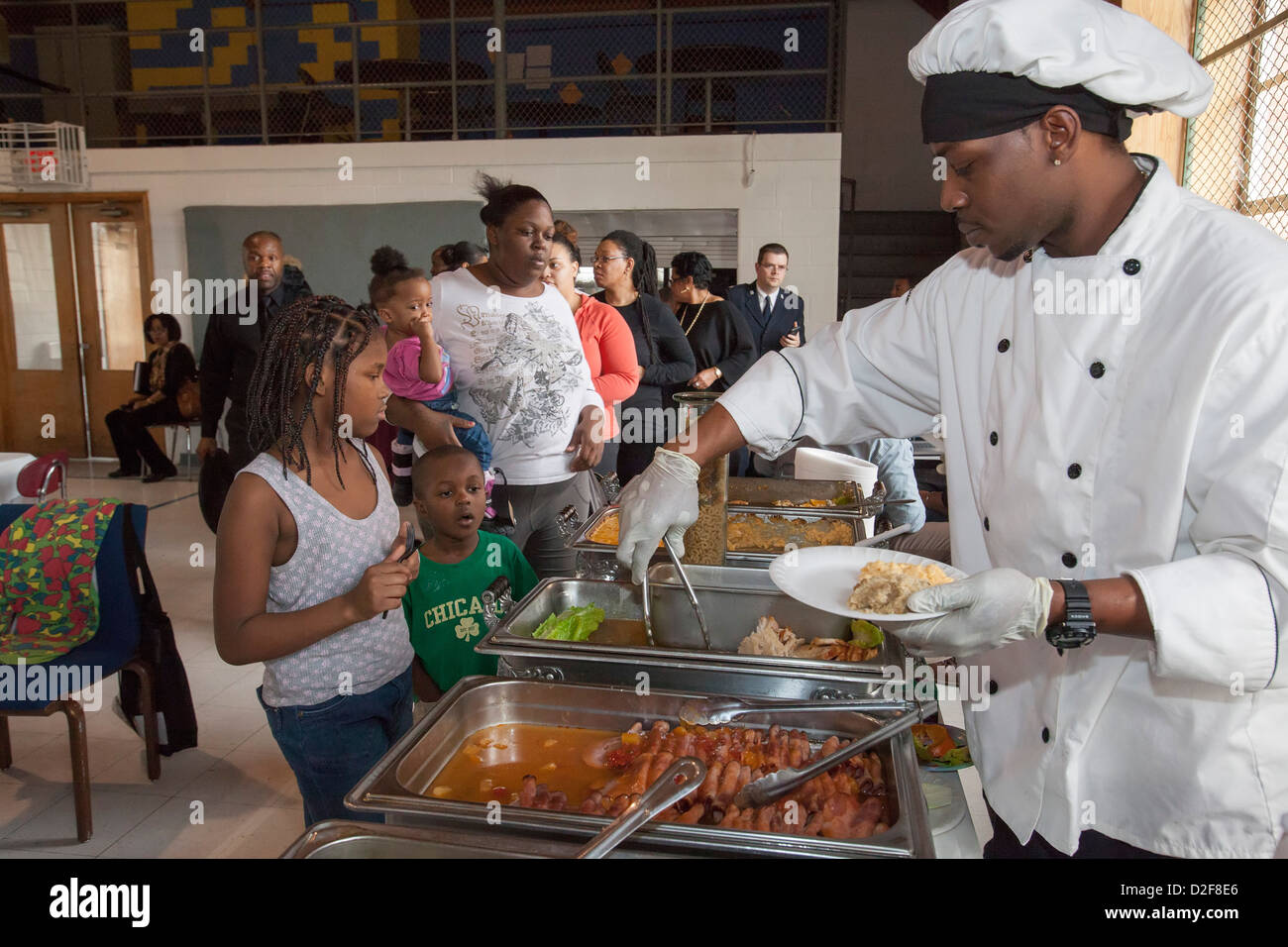 Detroit, Michigan - eine Mahlzeit serviert für die Bewohner der Heilsarmee Unterschlupf für obdachlose Frauen und Kinder. Stockfoto