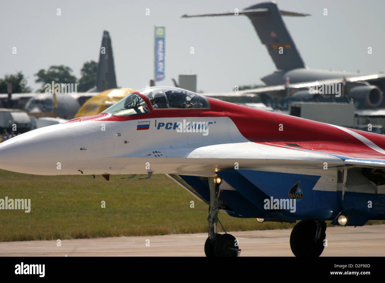 Mikoyan MiG-29 auf Flugplatz Pilot im cockpit Stockfoto