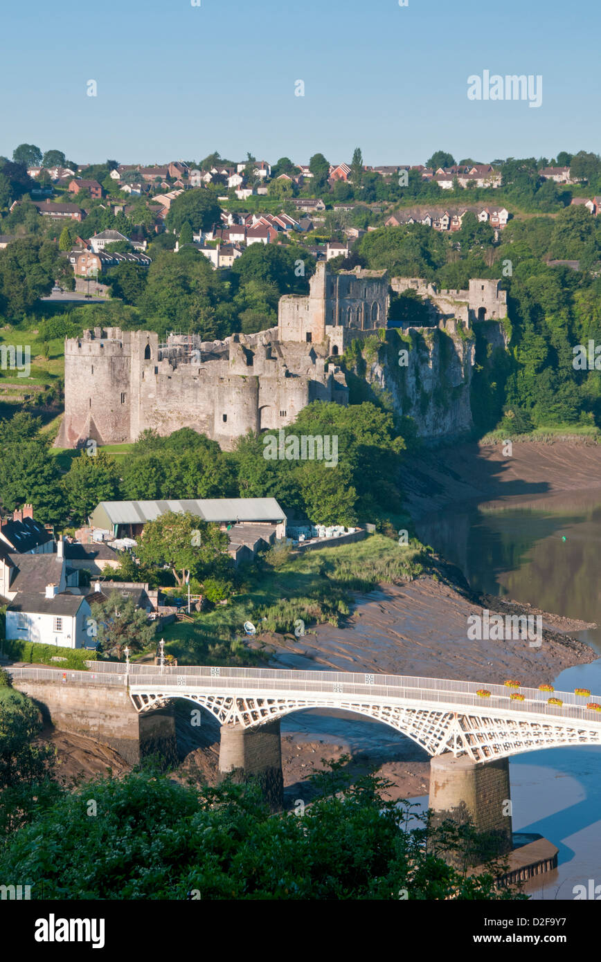 Chepstow Castle, der Fluss Wye und Wye Bridge, Chepstow, Monmouthshire, Süd-Wales, UK Stockfoto