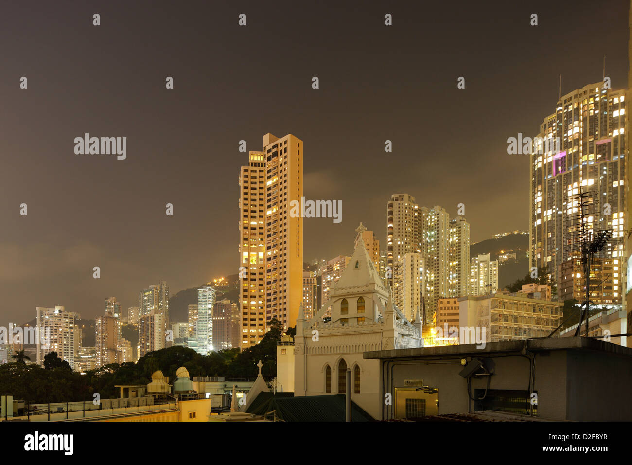 Hong Kong, China, Wohngebäude in Central Hong Kong bei Nacht Stockfoto