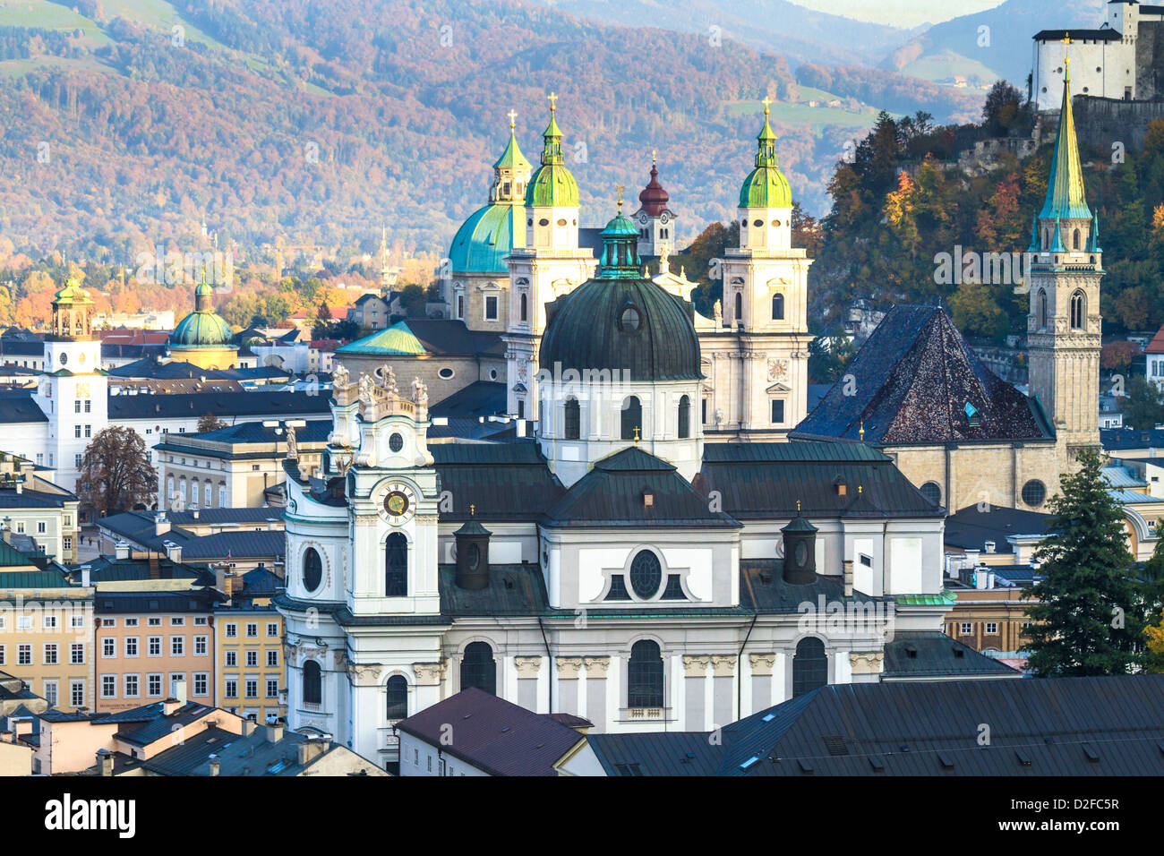 Salzburg (Österreich) Innenstadt mit Kirchen Stockfoto