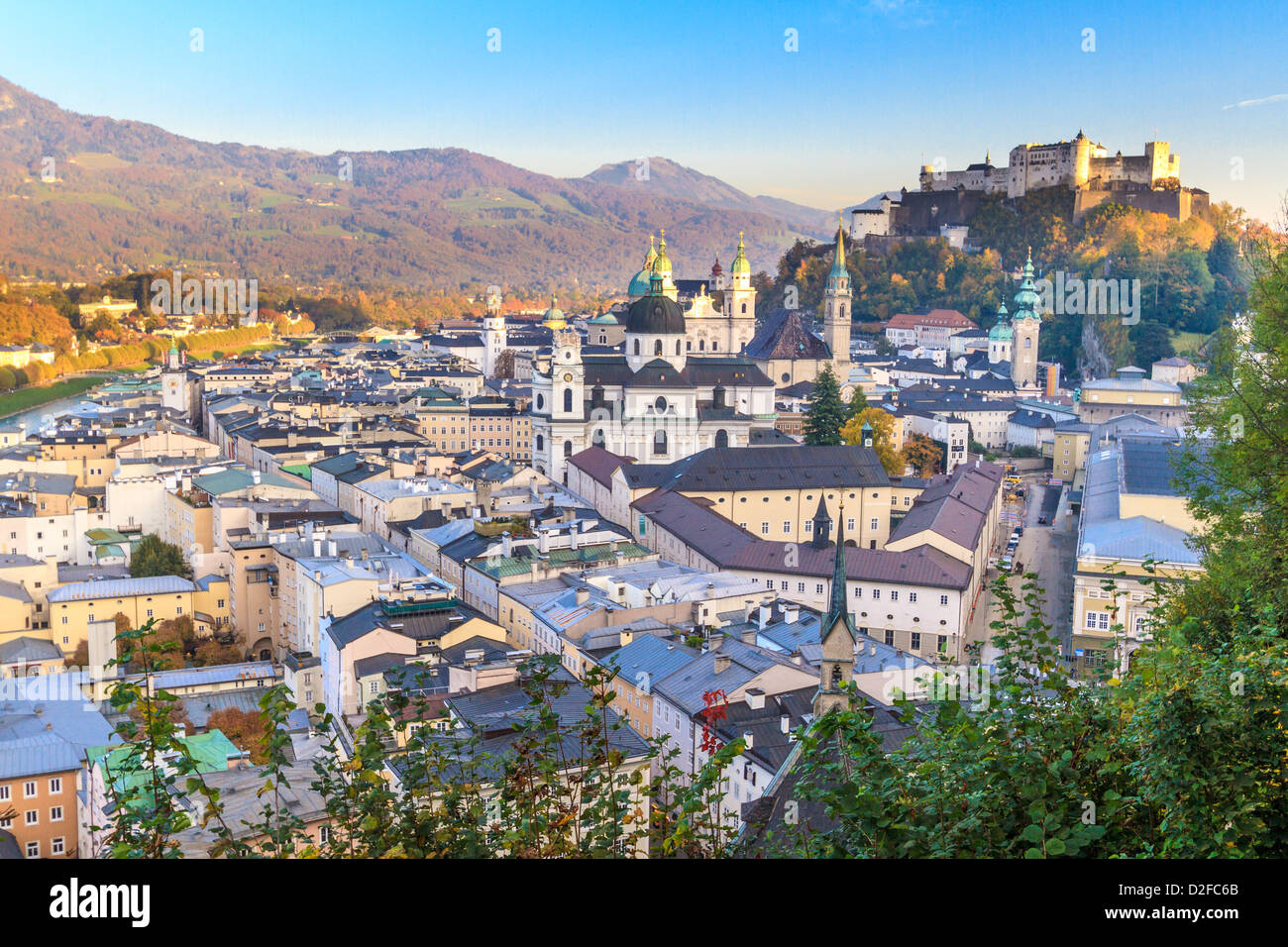 Salzburg (Österreich) Innenstadt mit Kirchen Stockfoto