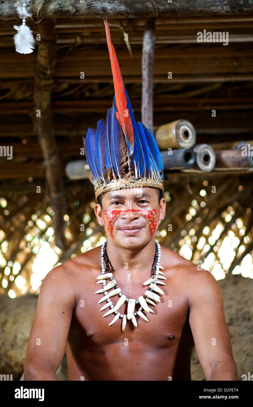 Porträt eines lokalen amazonischen indigenen einheimischen außerhalb von Manaus, Brasilien Stockfoto