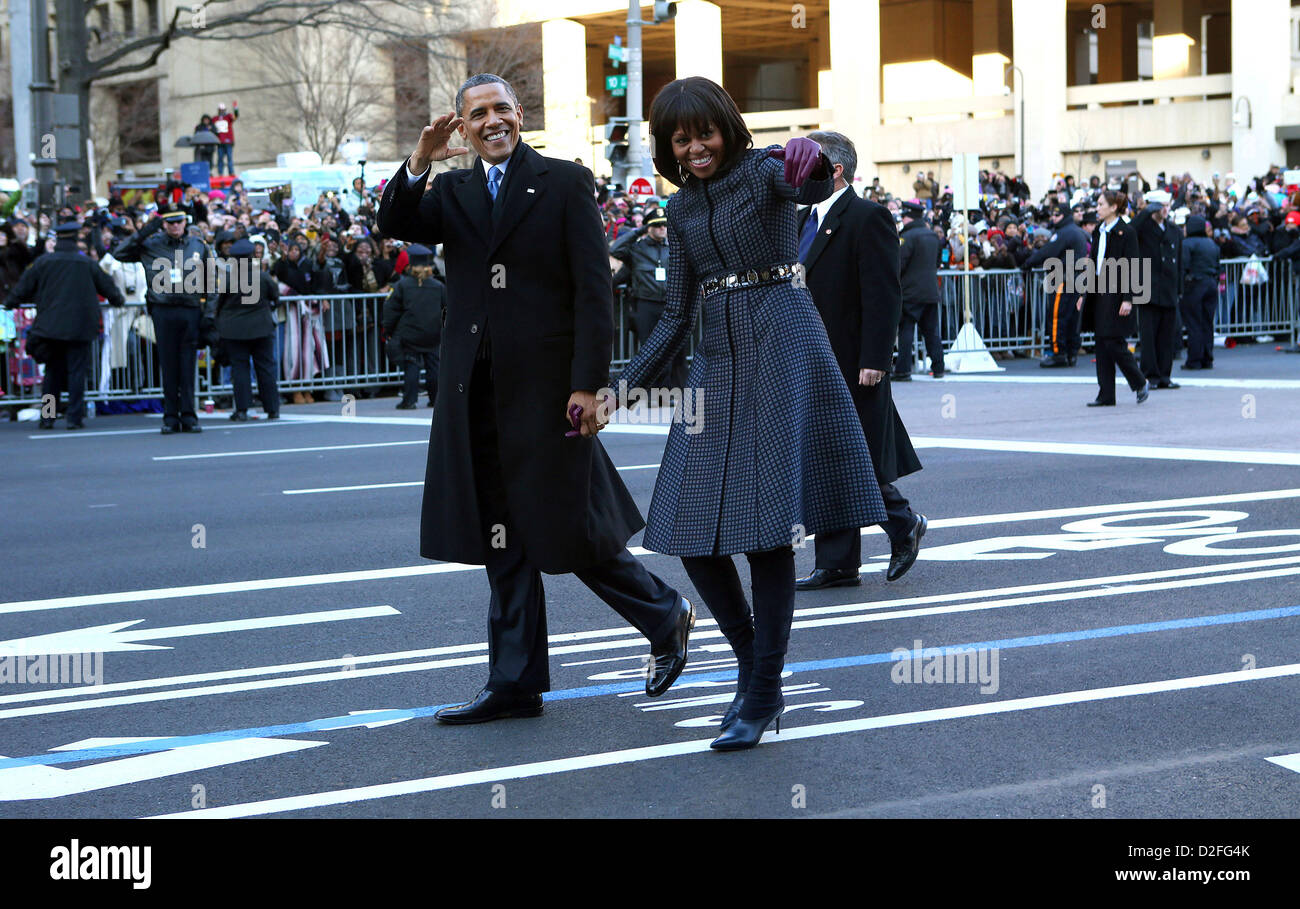 23. Januar 2013 - beteiligen sich Washington, District Of Columbia, USA - US-Präsident Barack Obama und First Lady Michelle Obama in der konstituierenden Parade Spaziergang an der Pennsylvania Avenue gegenüber dem weißen Haus in Washington, D.C., Montag, 21. Januar 2013. (Kredit-Bild: © Doug Mills / / Pool/Cnp/Prensa Internacional/ZUMAPRESS.com) Stockfoto