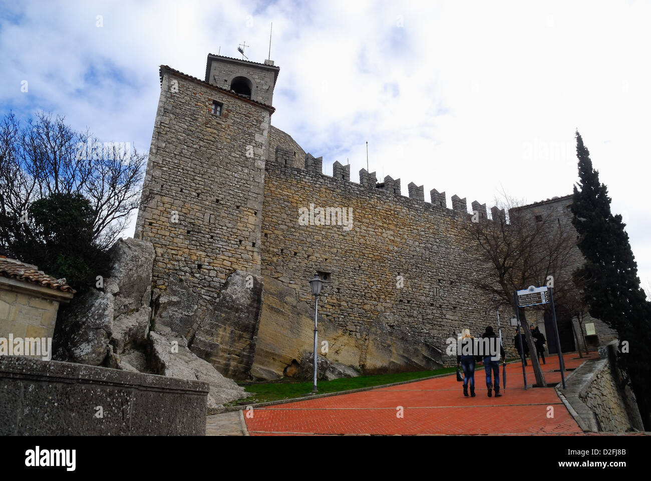 Republik von San Marino: der Turm Guaita oder ersten Tower. Stockfoto Republik von San Marino: der Turm Guaita oder ersten Tower. Stockfoto